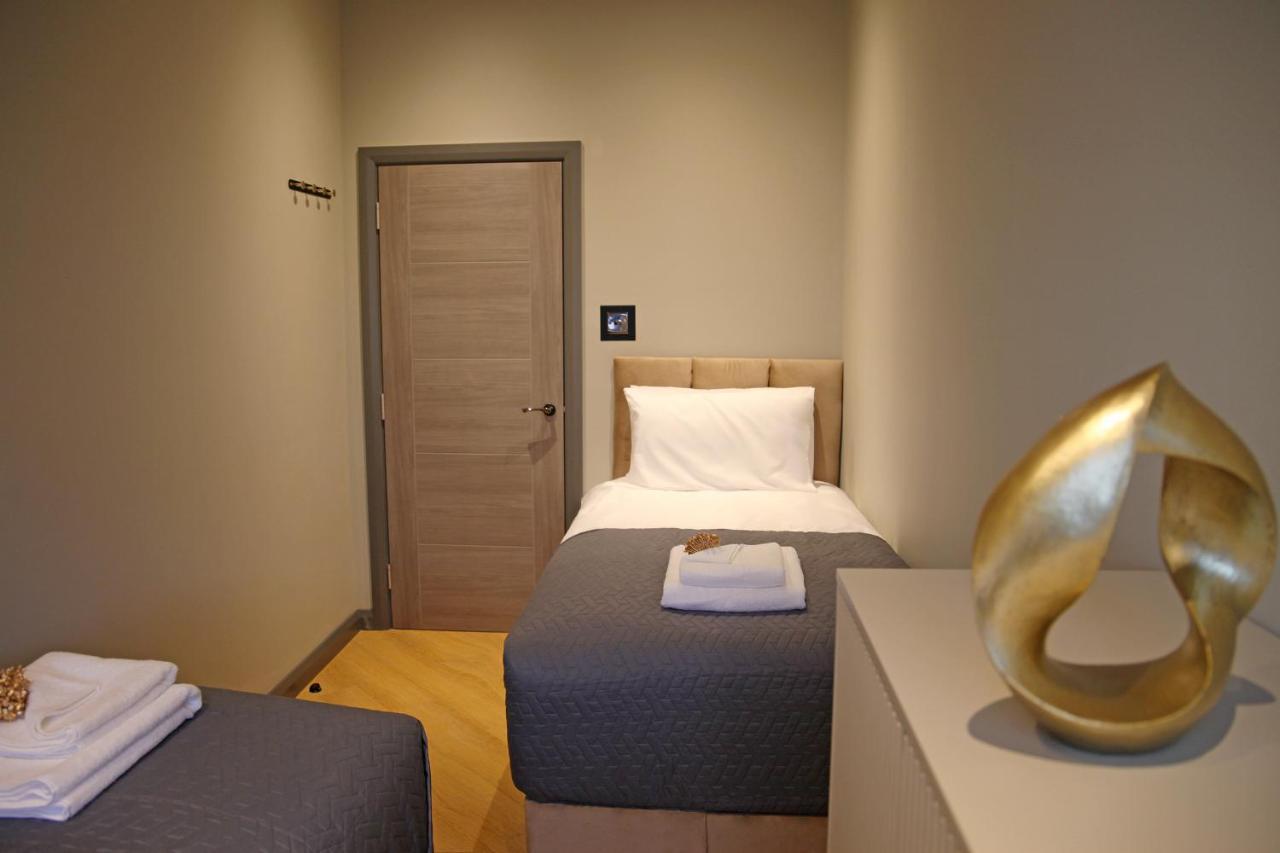 Signature Apartment *