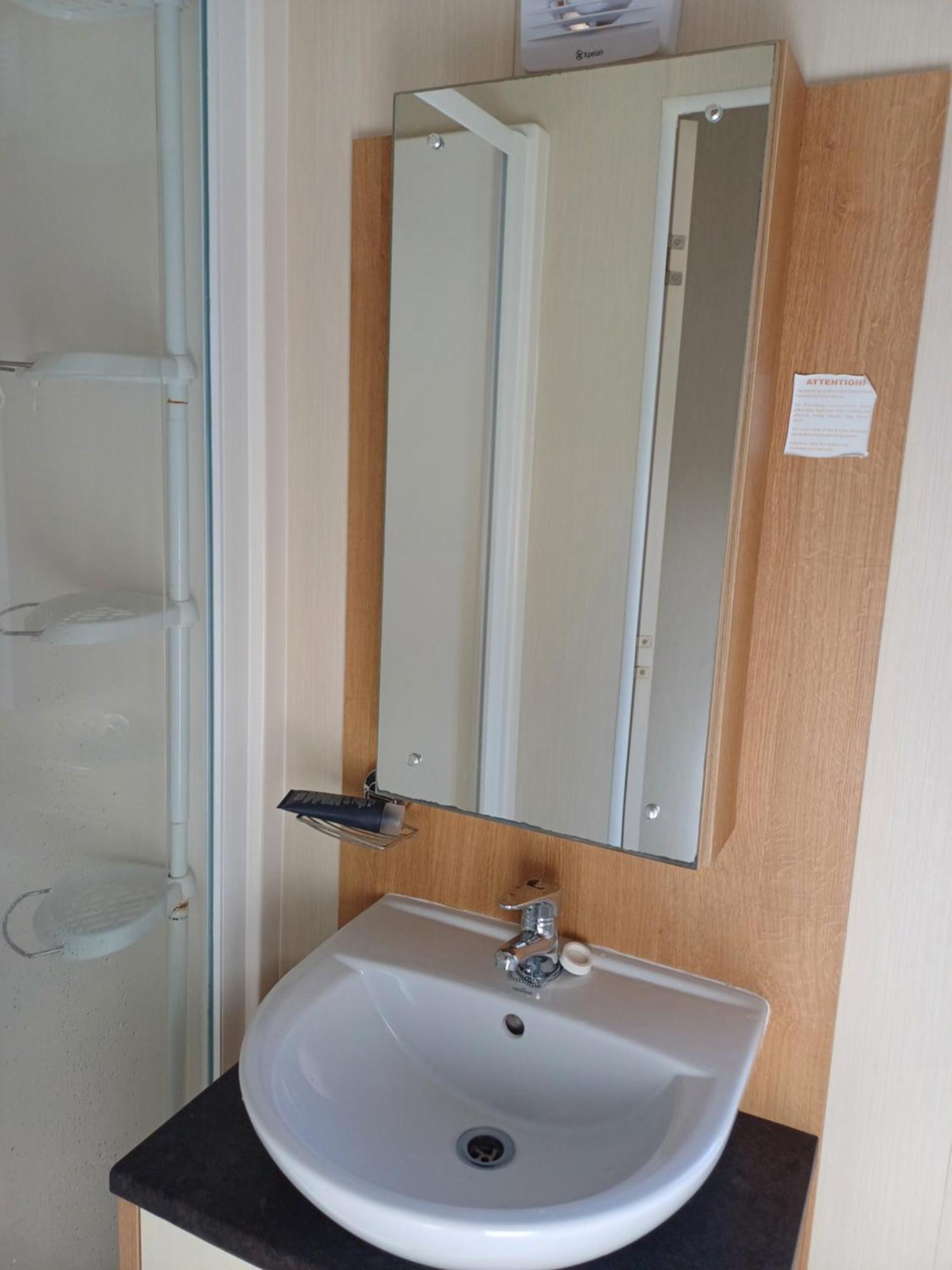 Apartment Caravan Holiday @ Marton Mere,