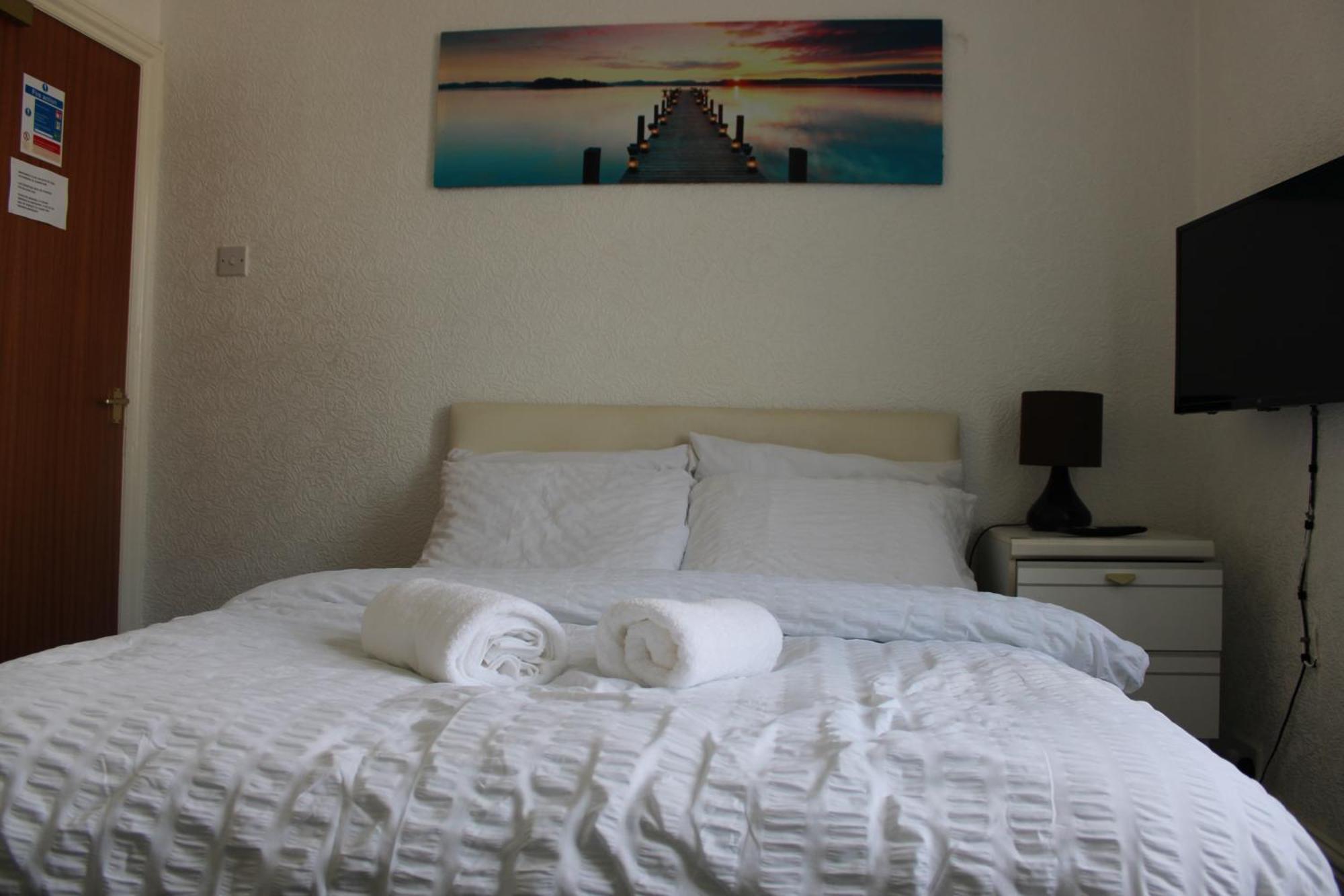 Lawnswood Apartment *