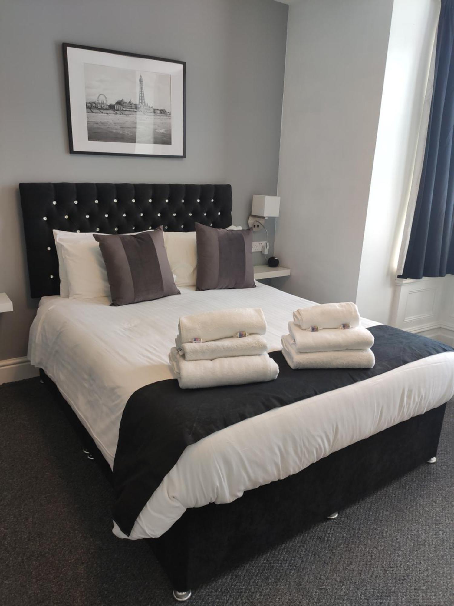 Q - Guest house Blackpool