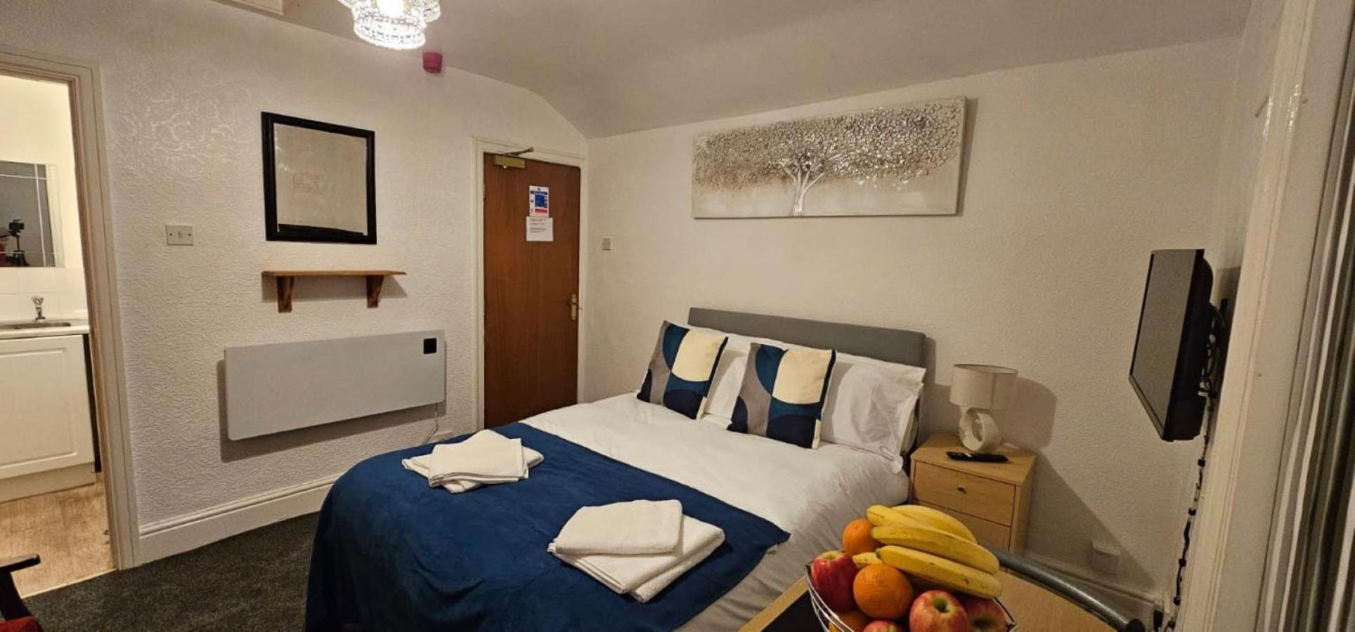 Lawnswood Apartment *
