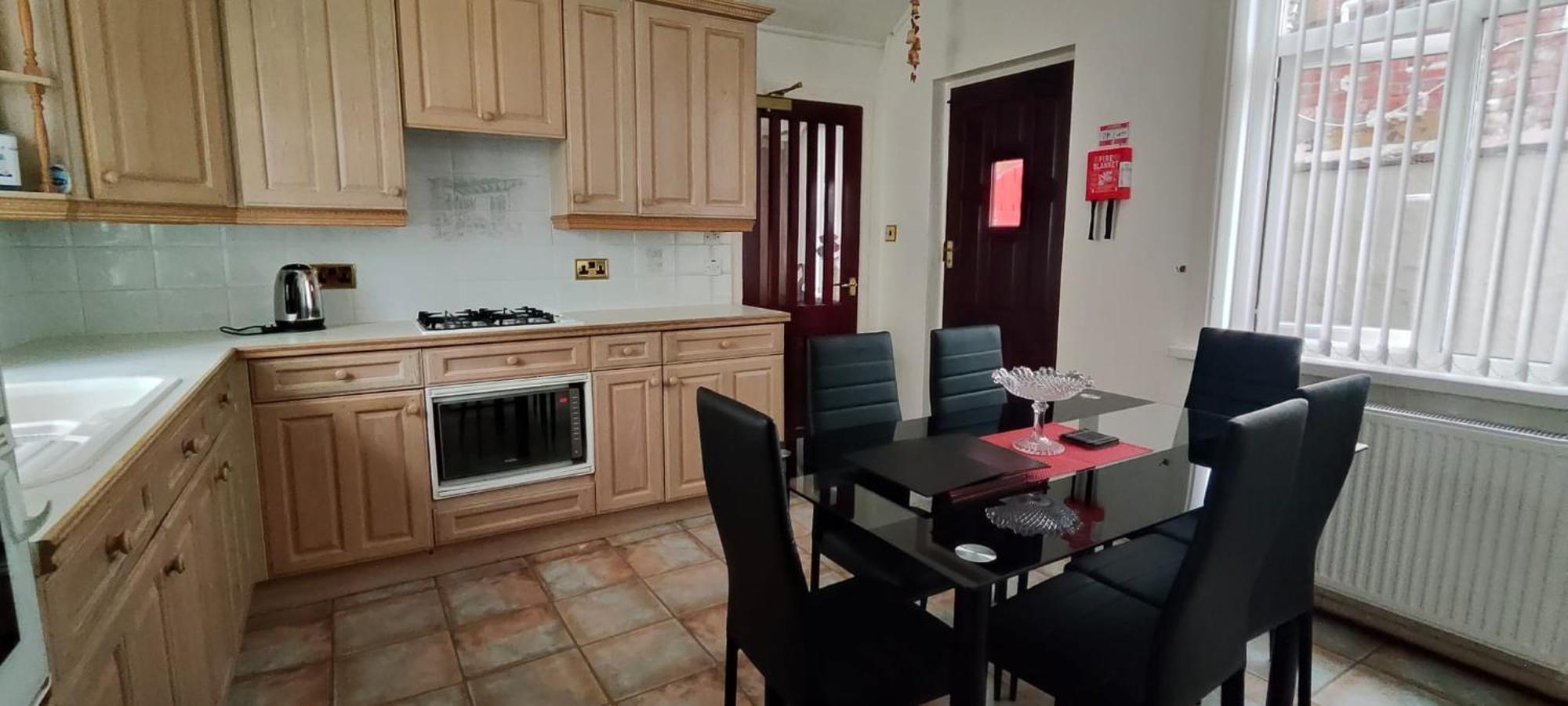 Lawnswood Apartment *