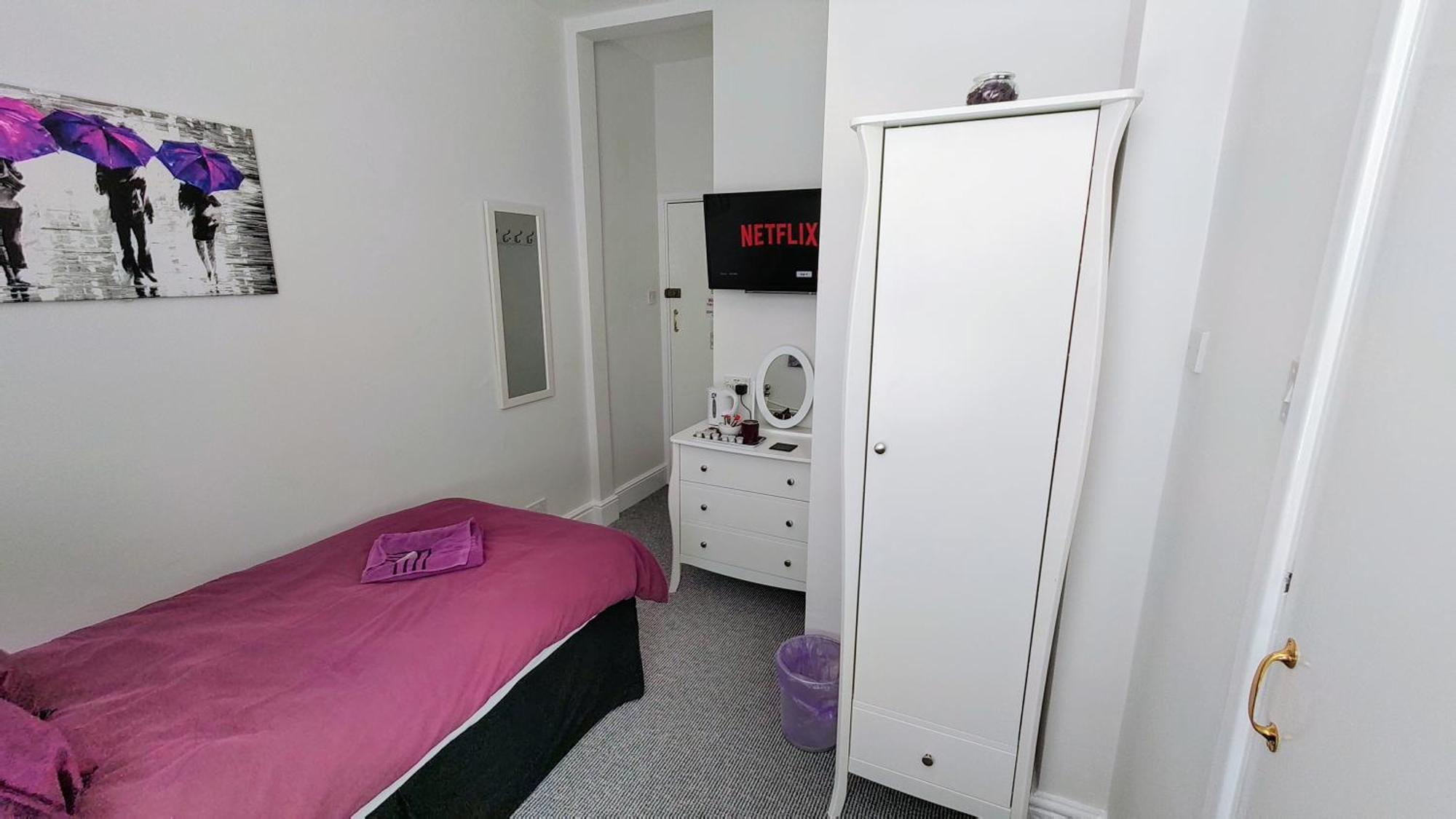 The Castleton 3*