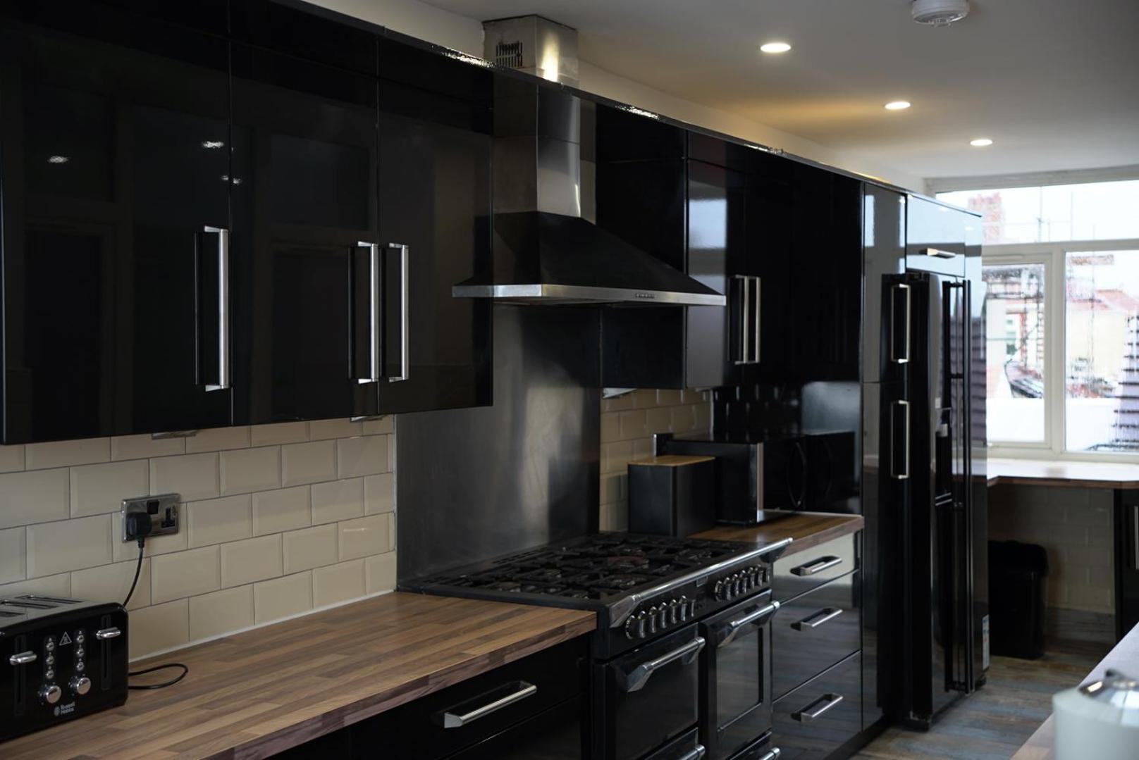Queens 1 Apartment *