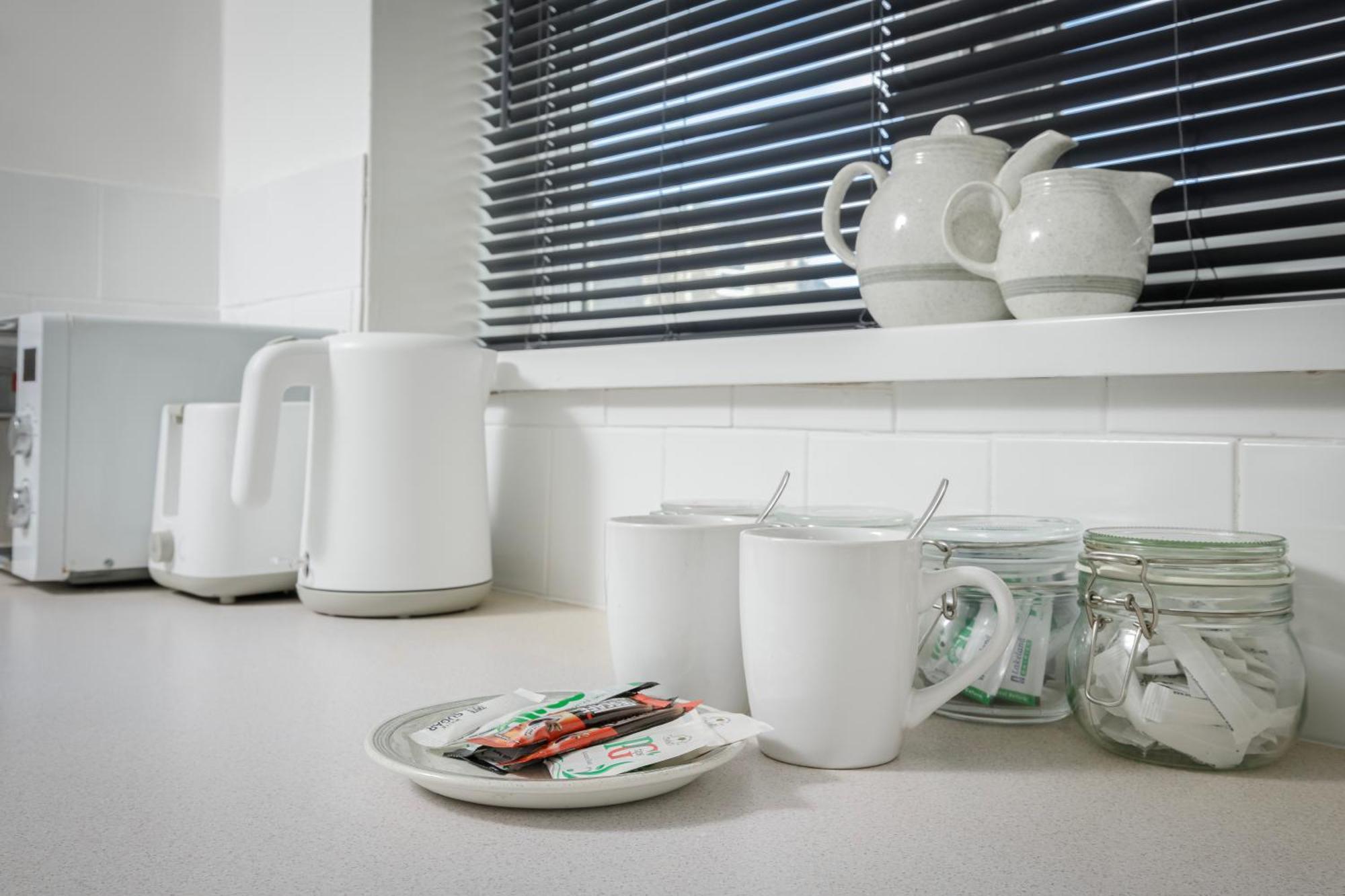 Barton Beachside - Comfort Onebedroom Apartment, Double & Sofabed - & Promenade Location - Over 21's, Family Friendly Only, Id Required, Stairs Access, Free Parking *