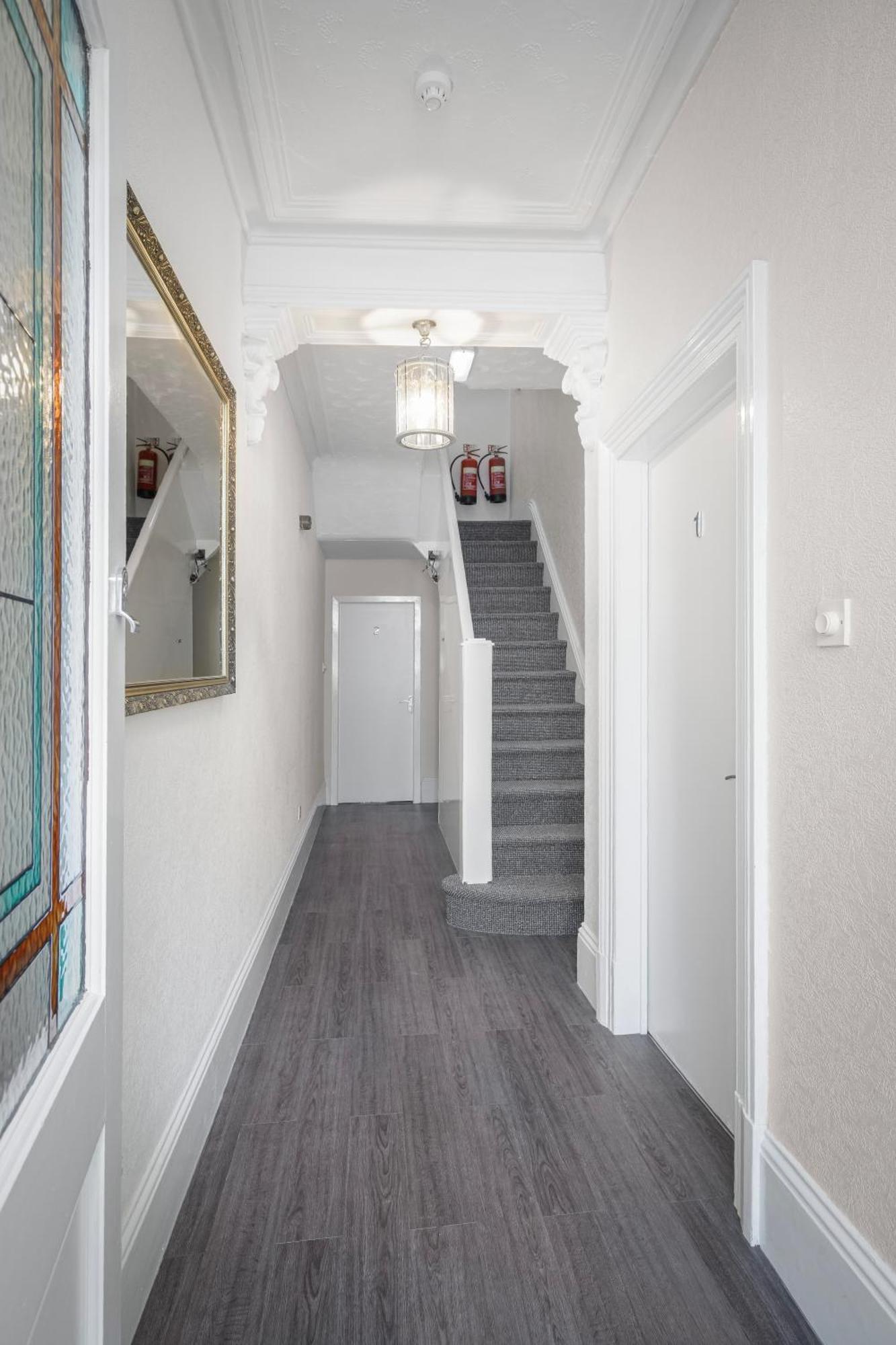 Barton Beachside - Comfort Onebedroom Apartment, Double & Sofabed - & Promenade Location - Over 21's, Family Friendly Only, Id Required, Stairs Access, Free Parking Apartment