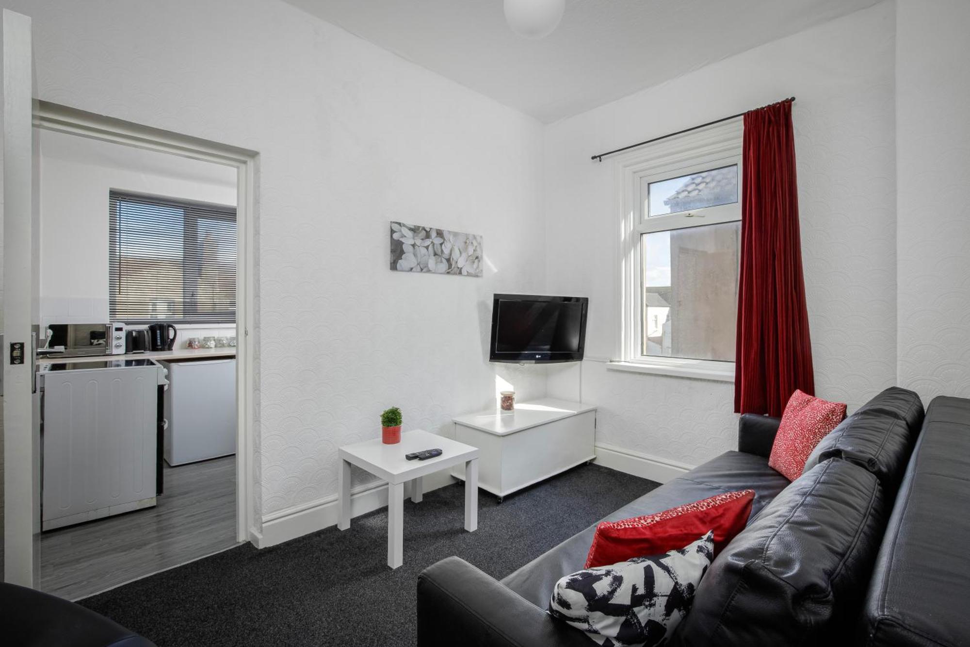 Barton Beachside - Comfort Onebedroom Apartment, Double & Sofabed - & Promenade Location - Over 21's, Family Friendly Only, Id Required, Stairs Access, Free Parking *
