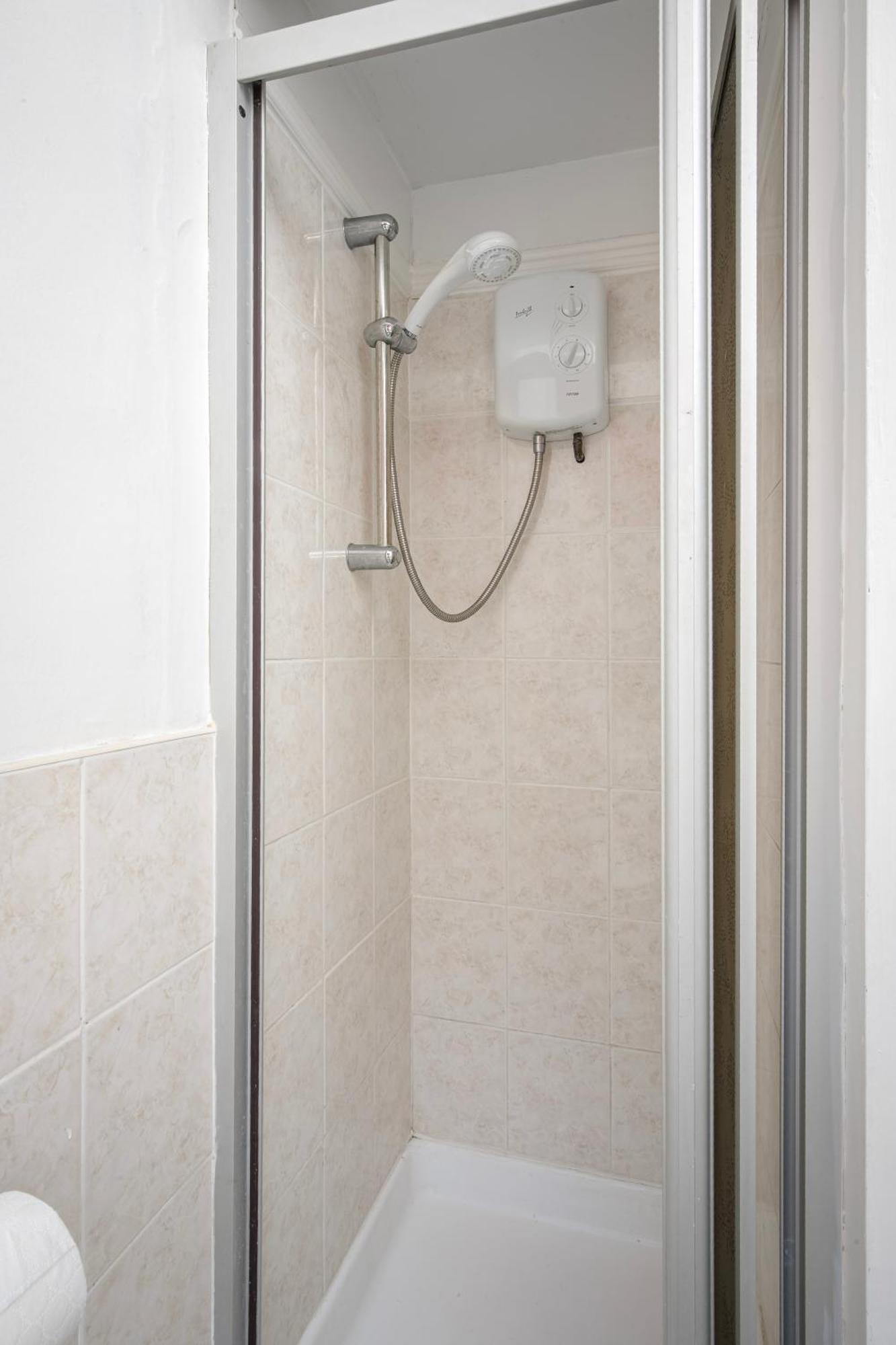 Apartment Barton Beachside - Comfort Onebedroom Apartment, Double & Sofabed - & Promenade Location - Over 21's, Family Friendly Only, Id Required, Stairs Access, Free Parking