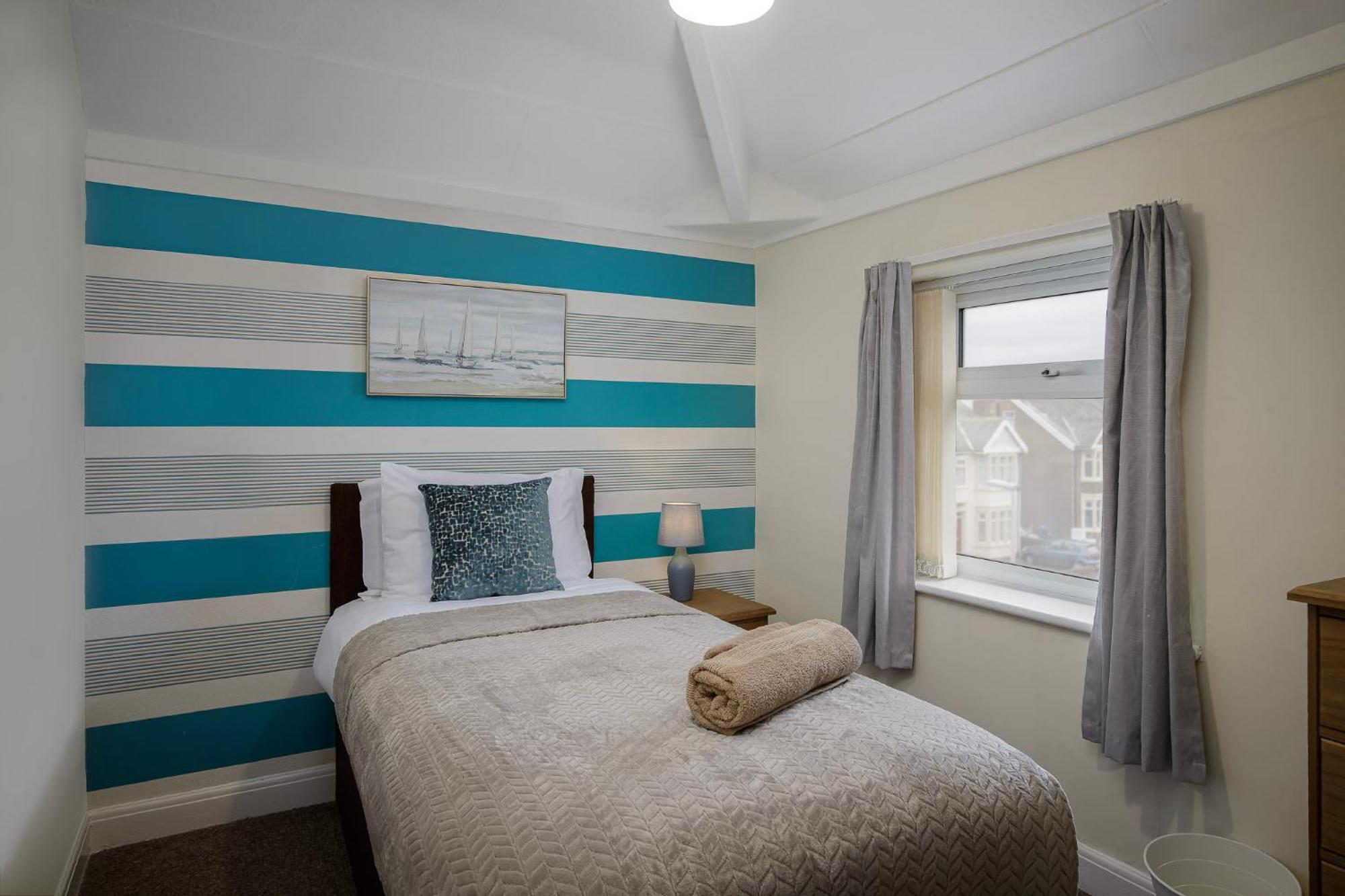 Arnside - Spacious 10-bedroom Seaside Holiday home