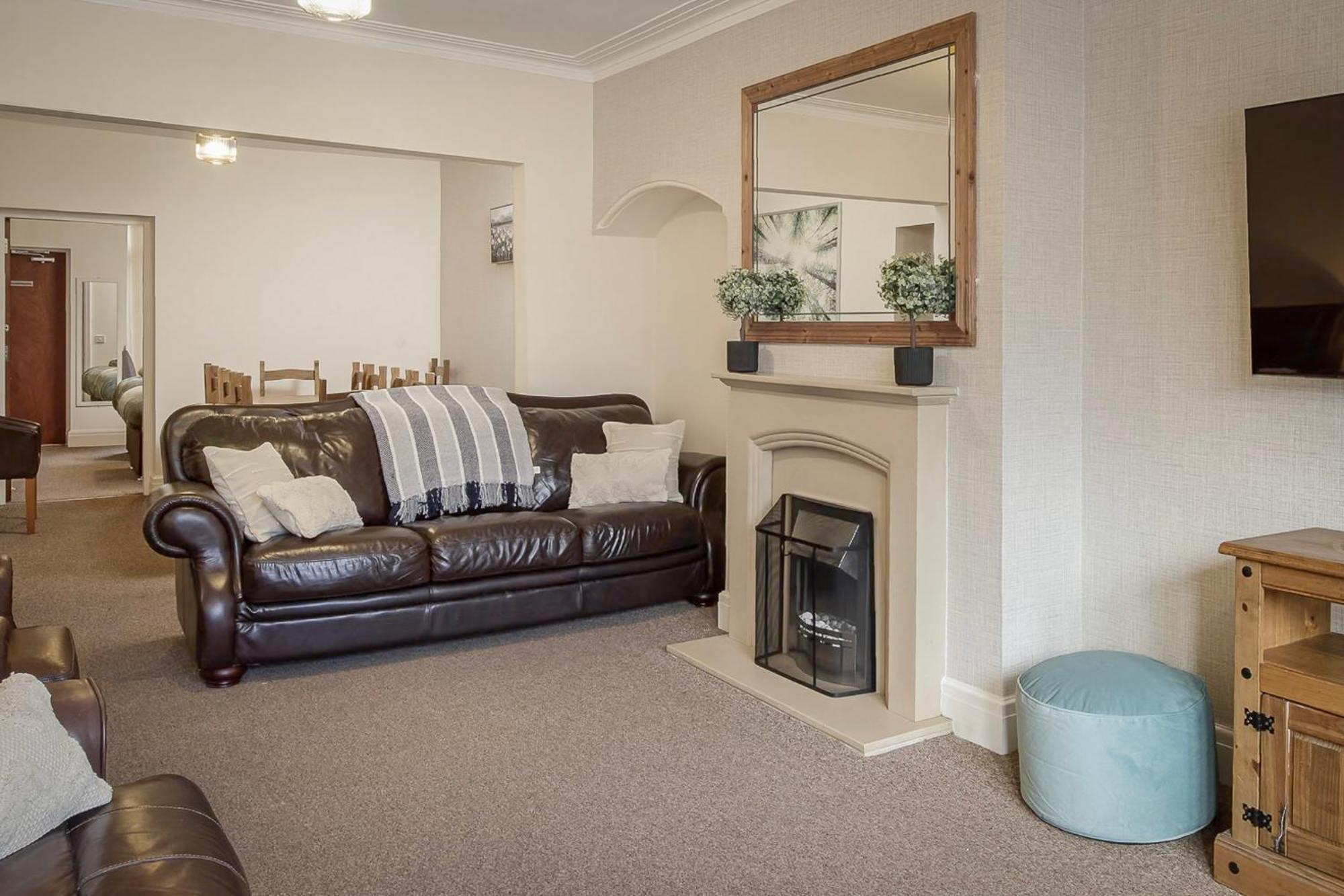 Arnside - Spacious 10-bedroom Seaside Holiday home *