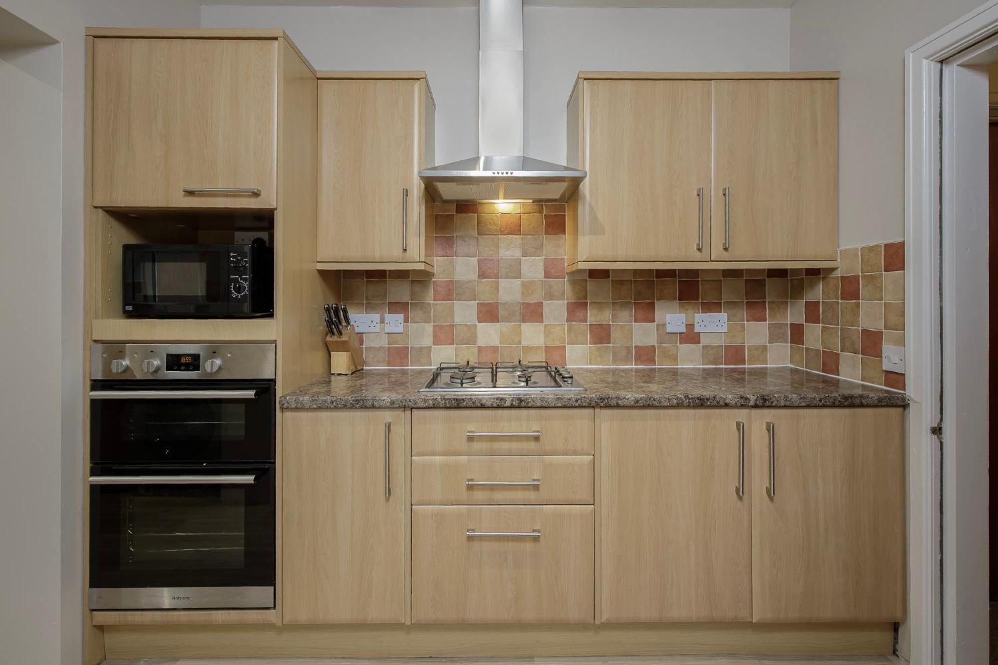 Arnside - Spacious 10-bedroom Seaside * Blackpool