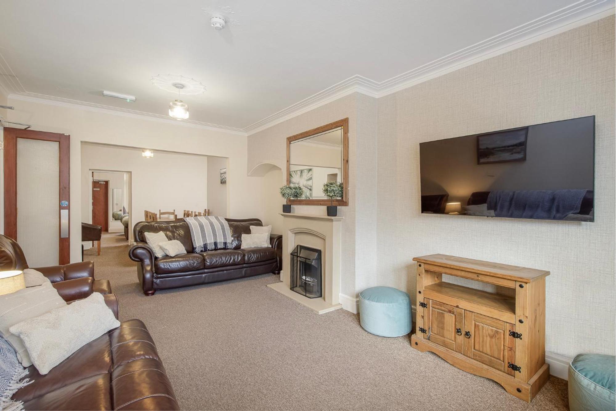 Arnside - Spacious 10-bedroom Seaside Blackpool