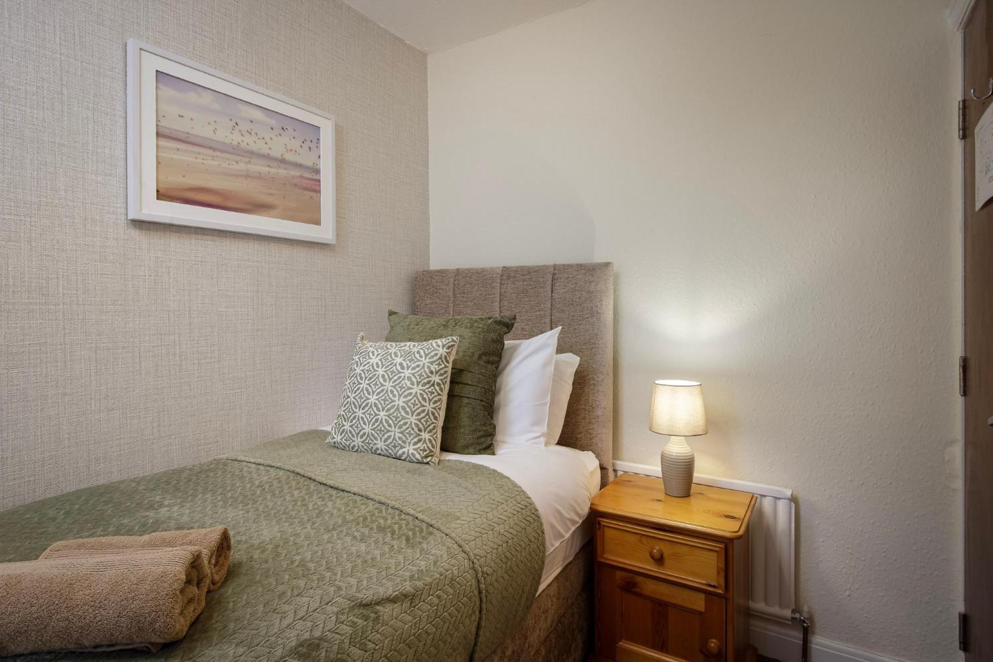 Arnside - Spacious 10-bedroom Seaside Holiday home