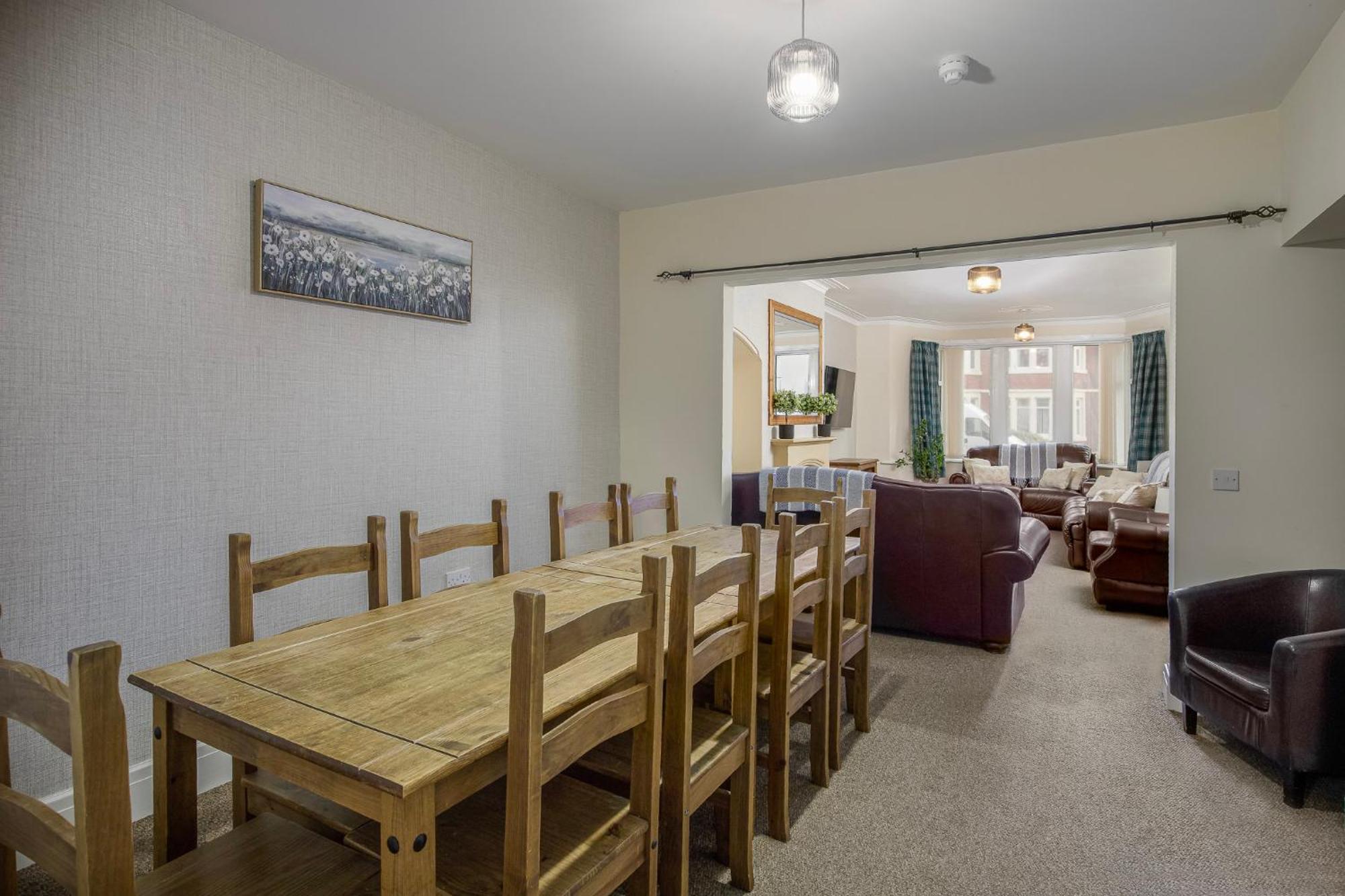 Arnside - Spacious 10-bedroom Seaside * Blackpool