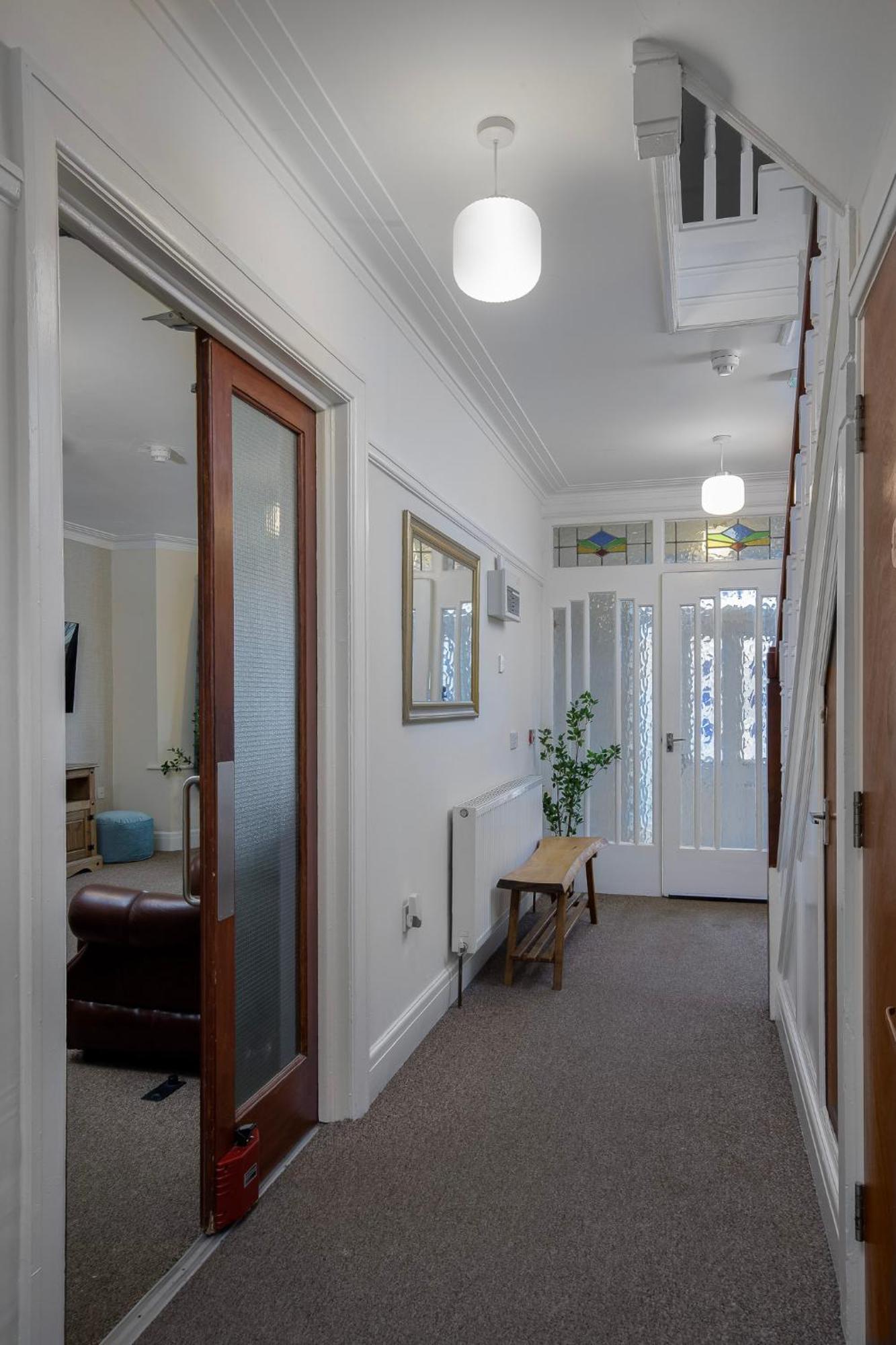 Arnside - Spacious 10-bedroom Seaside