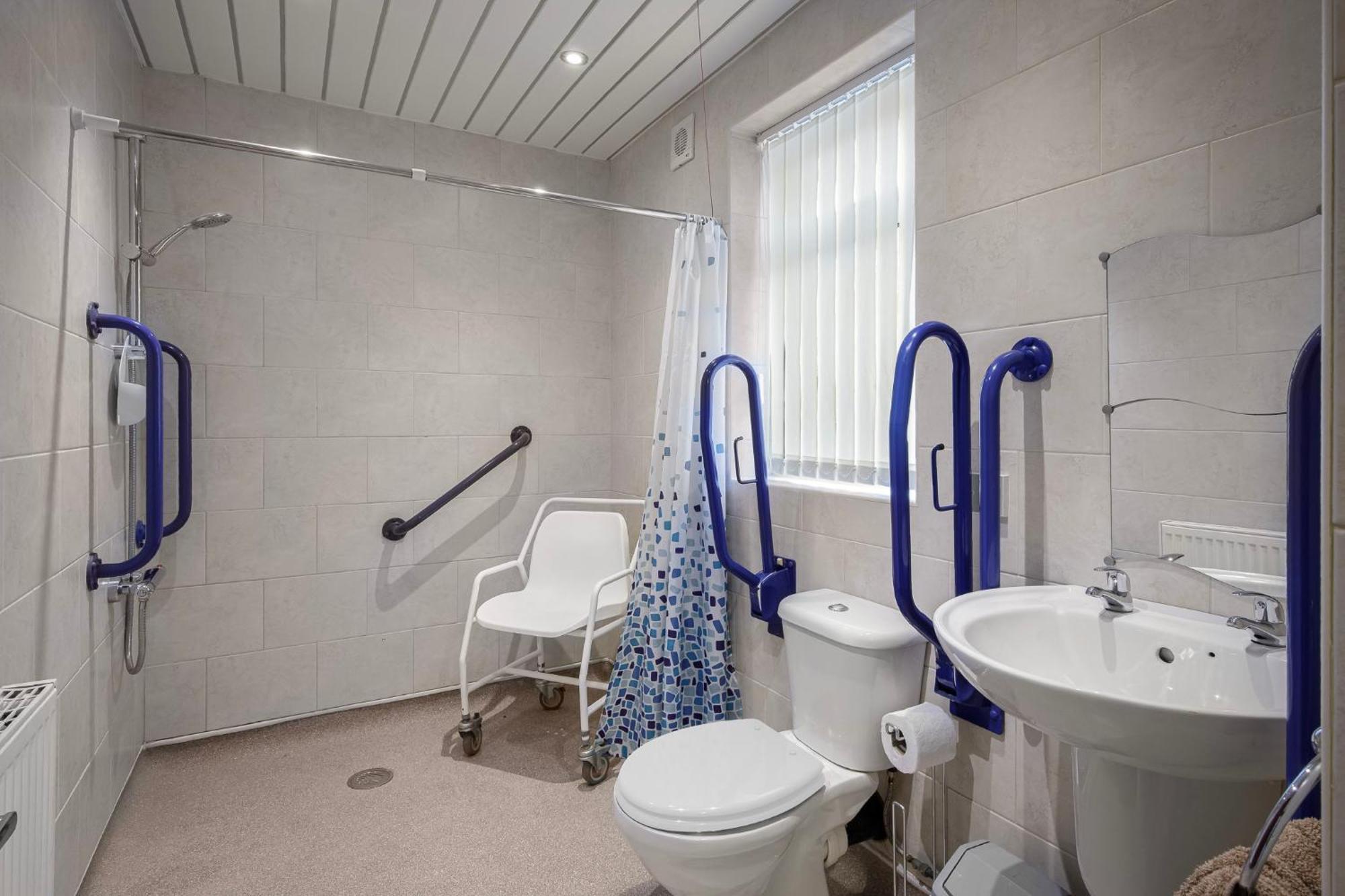 Arnside - Spacious 10-bedroom Seaside * Blackpool