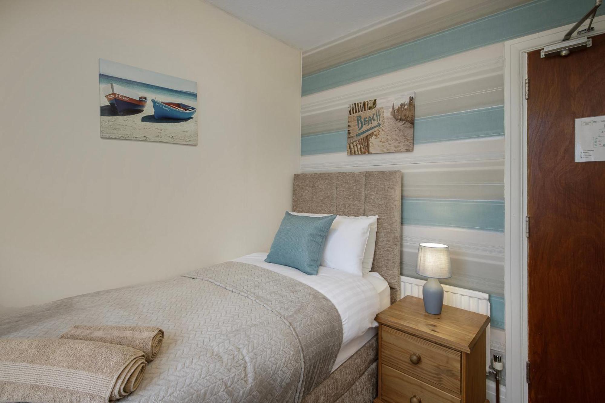 Arnside - Spacious 10-bedroom Seaside Holiday home Blackpool