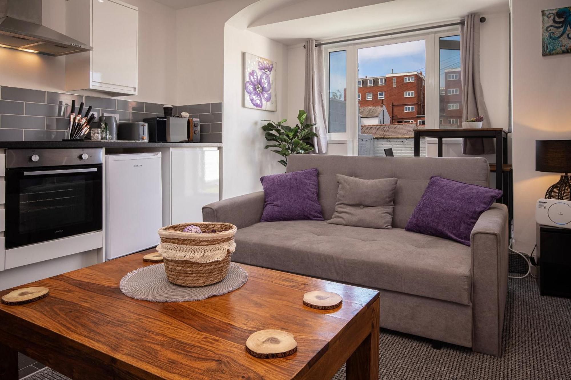 02 Holmfield Apartment Blackpool