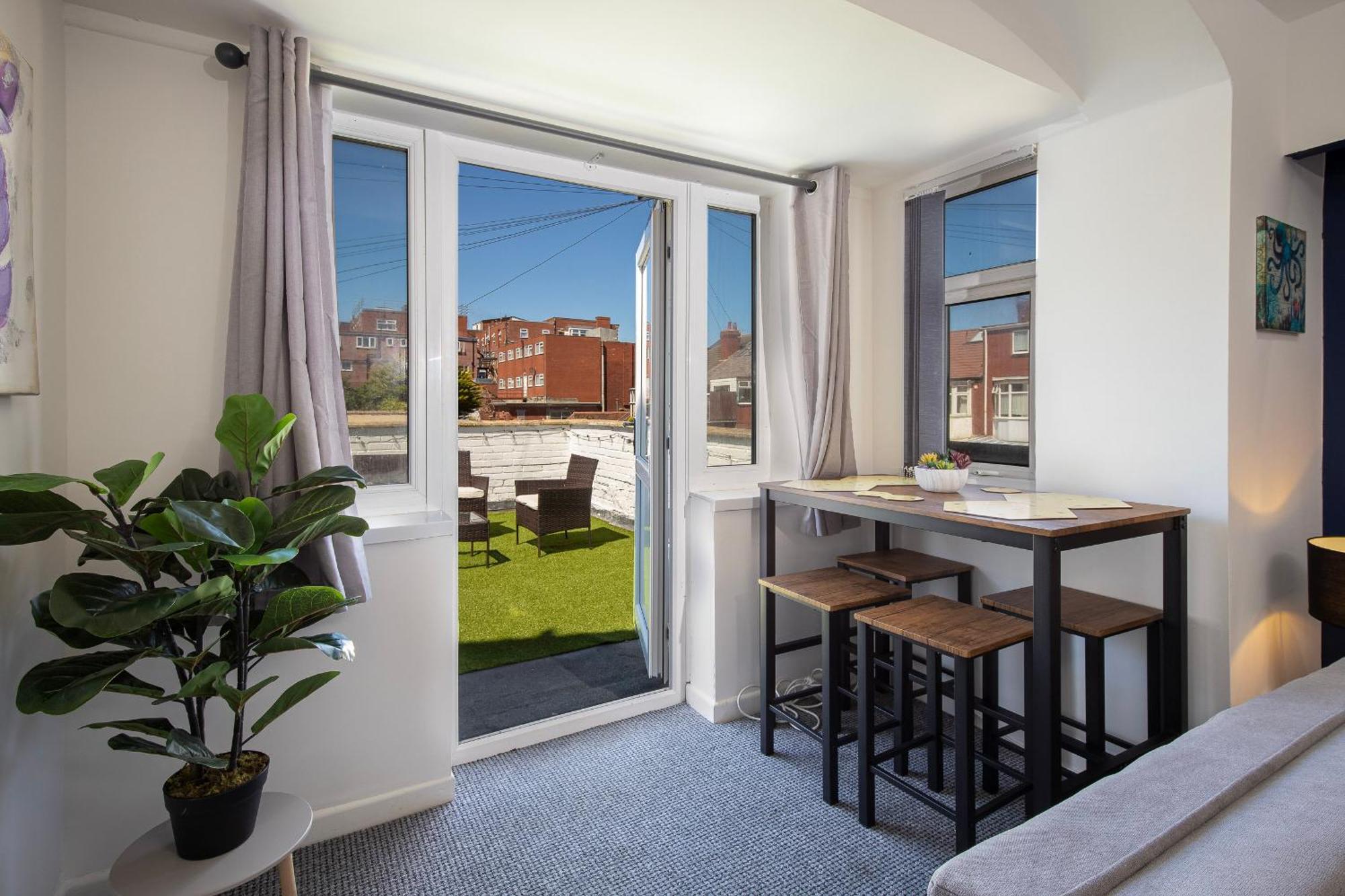 02 Holmfield Apartment Blackpool