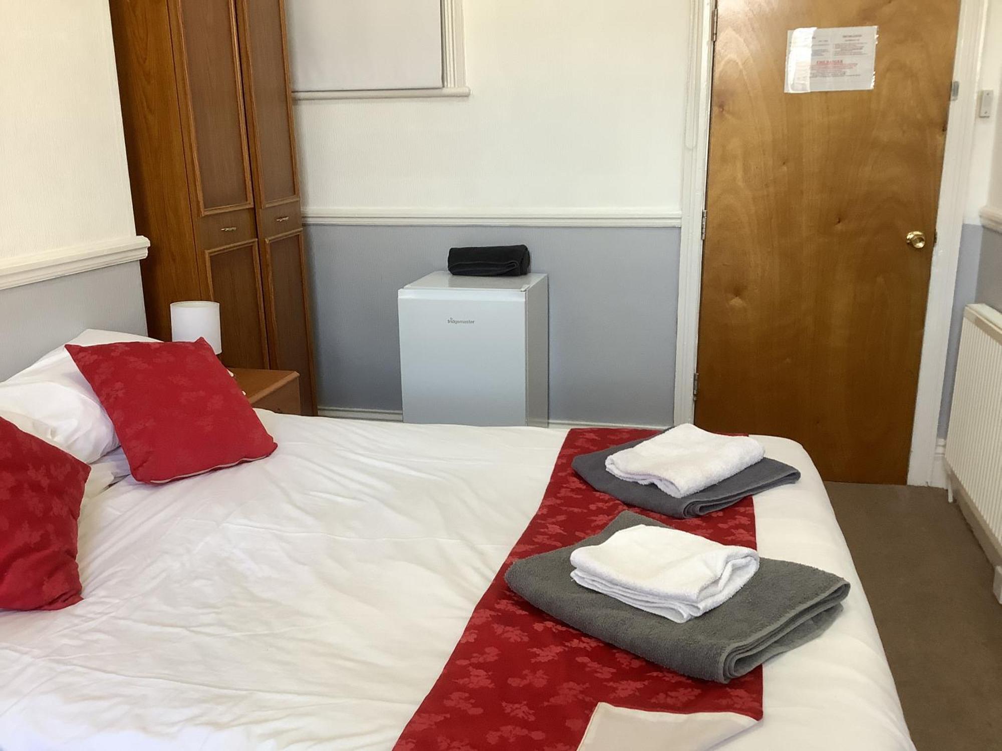 Tuxford House Guest house
