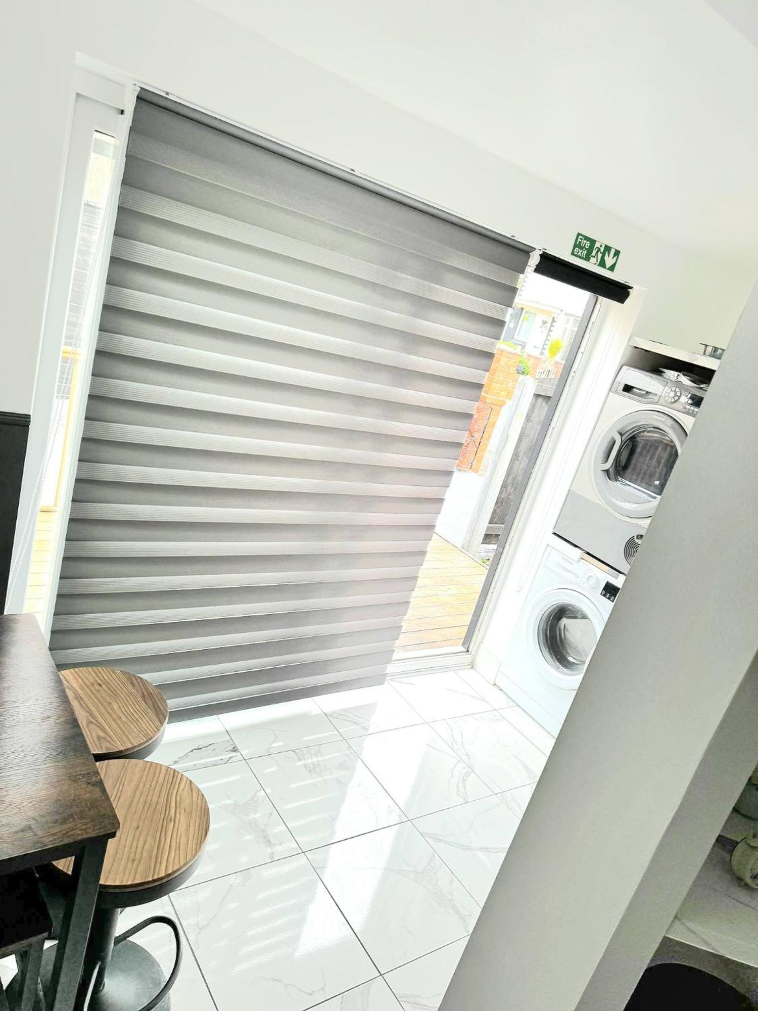 Only Family Groups - Pets For Free - Sleeps 8 - Sofabed *