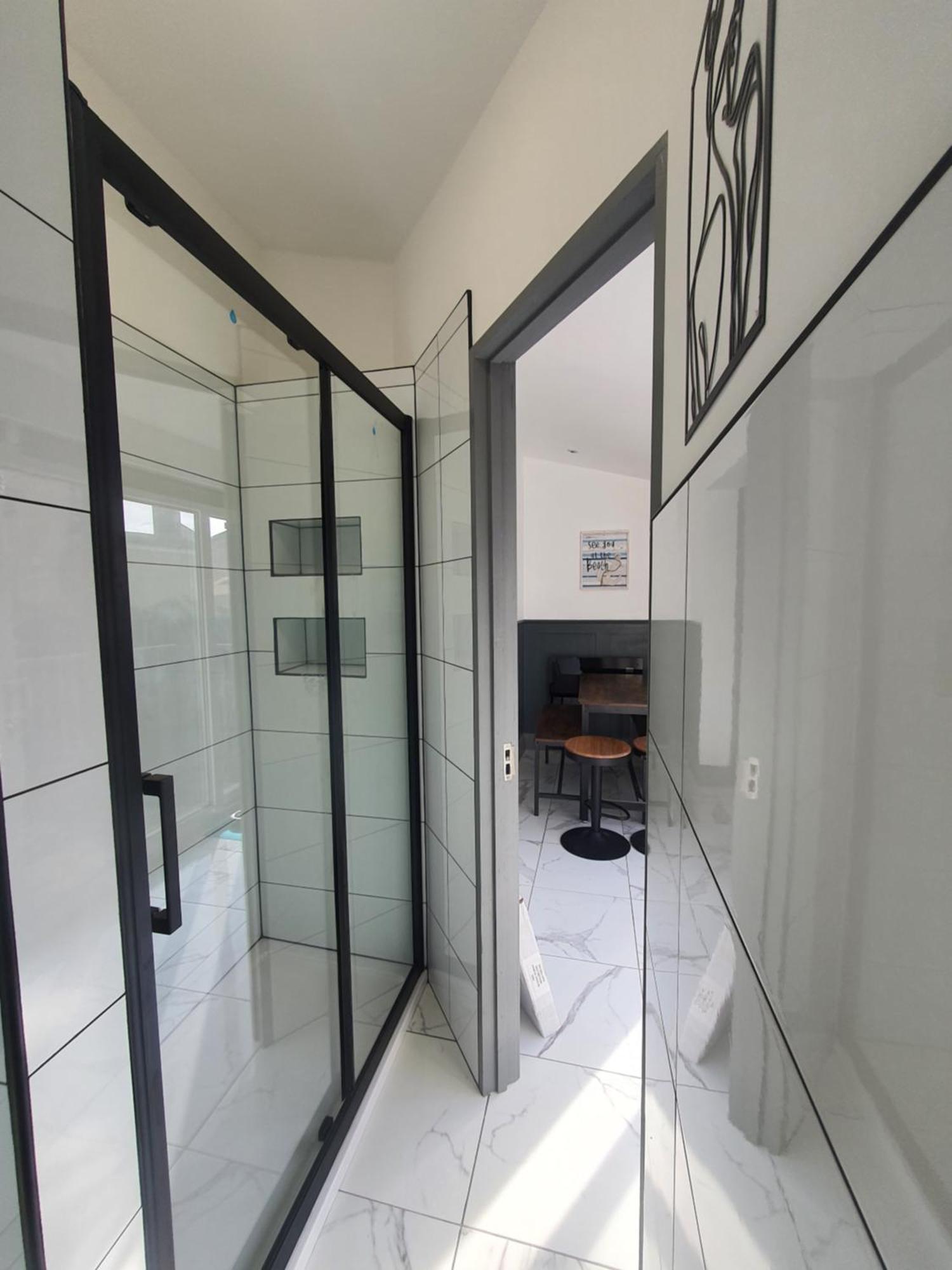 Only Family Groups - Pets For Free - Sleeps 8 - Sofabed Blackpool