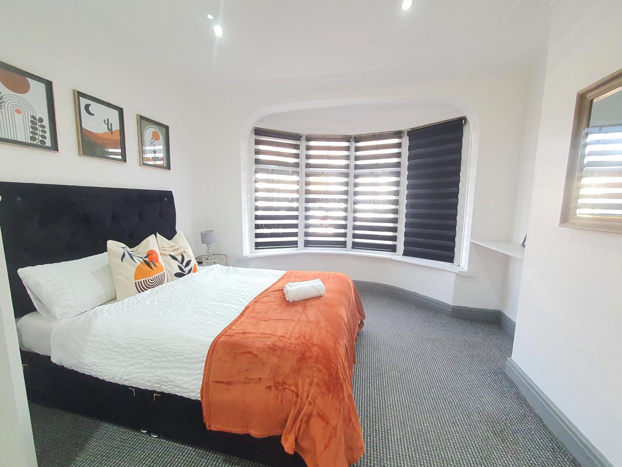 Only Family Groups - Pets For Free - Sleeps 8 - Sofabed * Blackpool