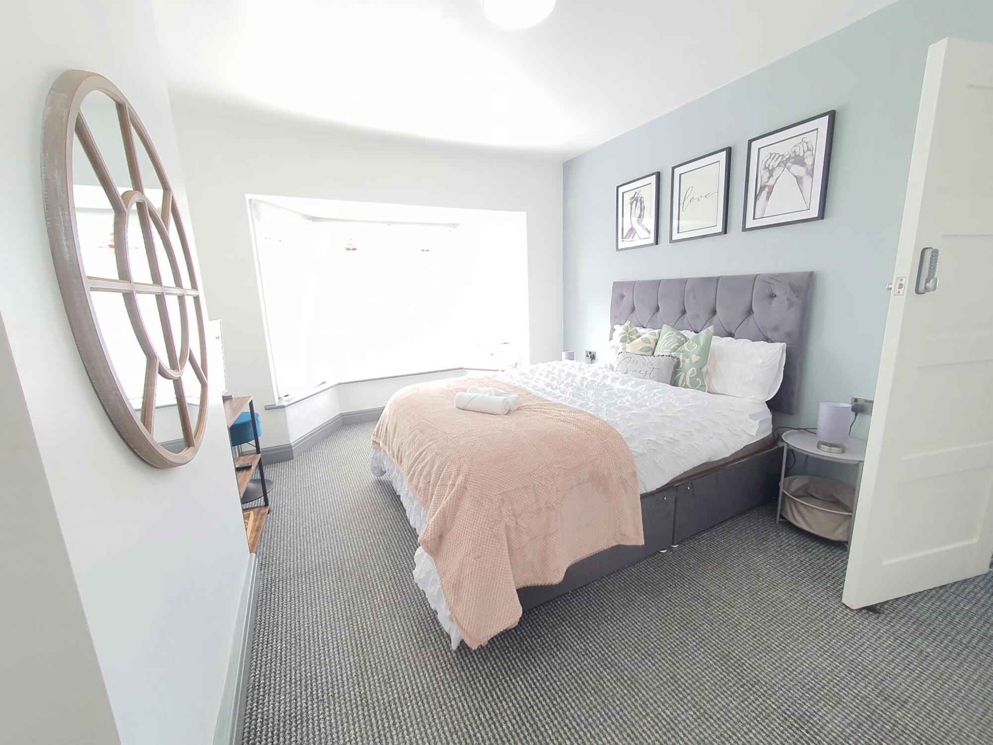 Only Family Groups - Pets For Free - Sleeps 8 - Sofabed Blackpool