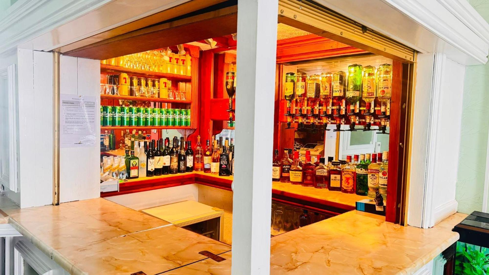 Delamere Hotel *