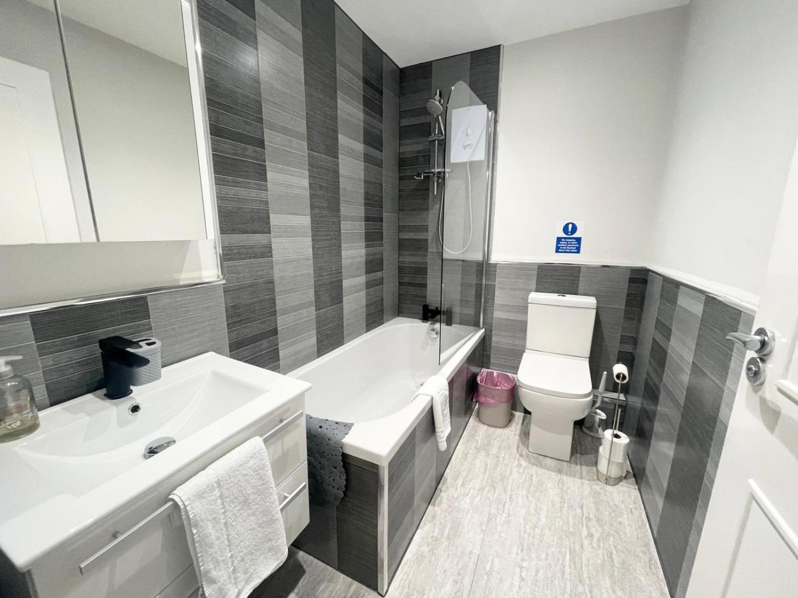 The Place By Sasco - Free Parking Apartment *