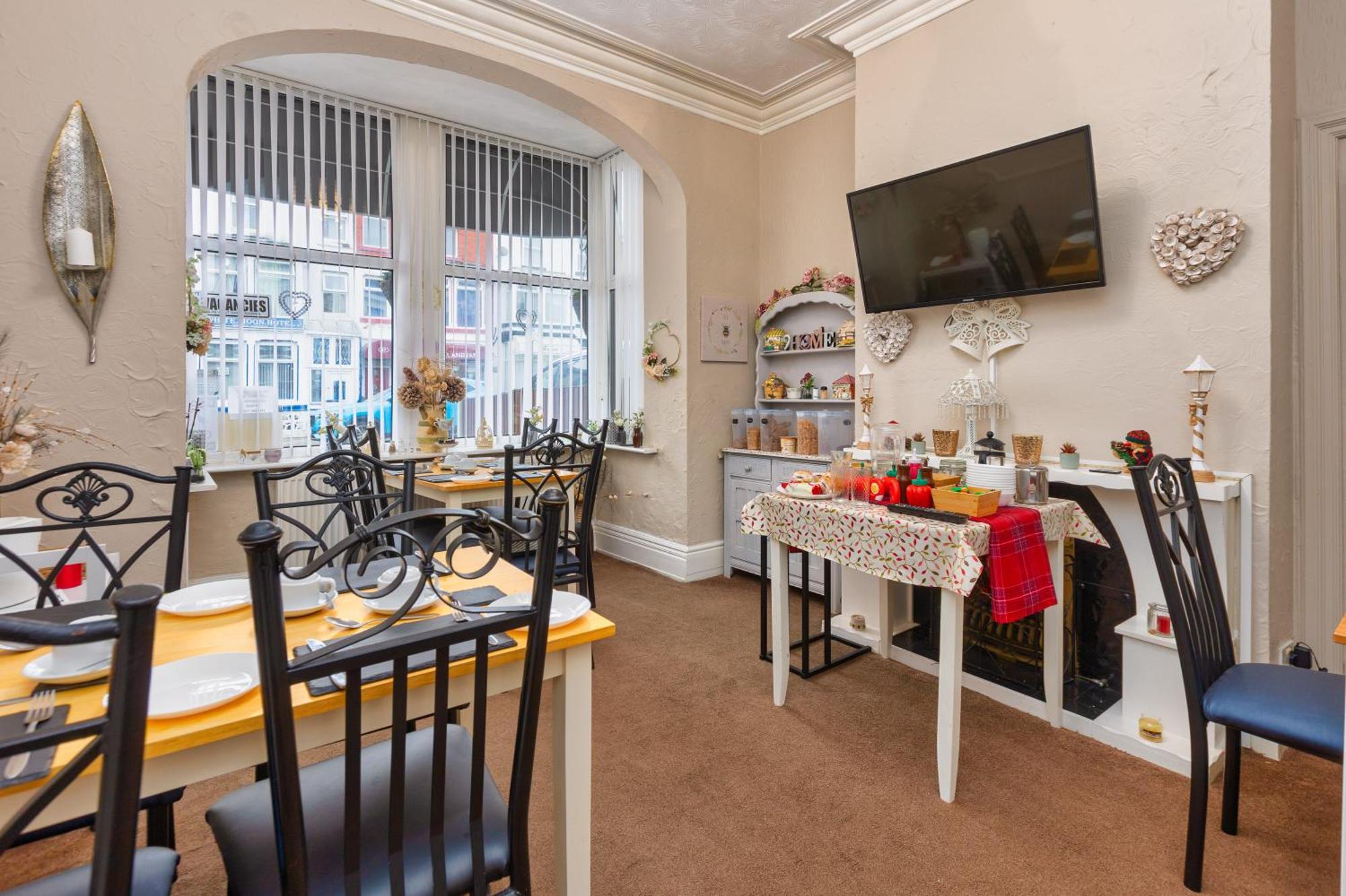 Friends Bed & Breakfast Blackpool