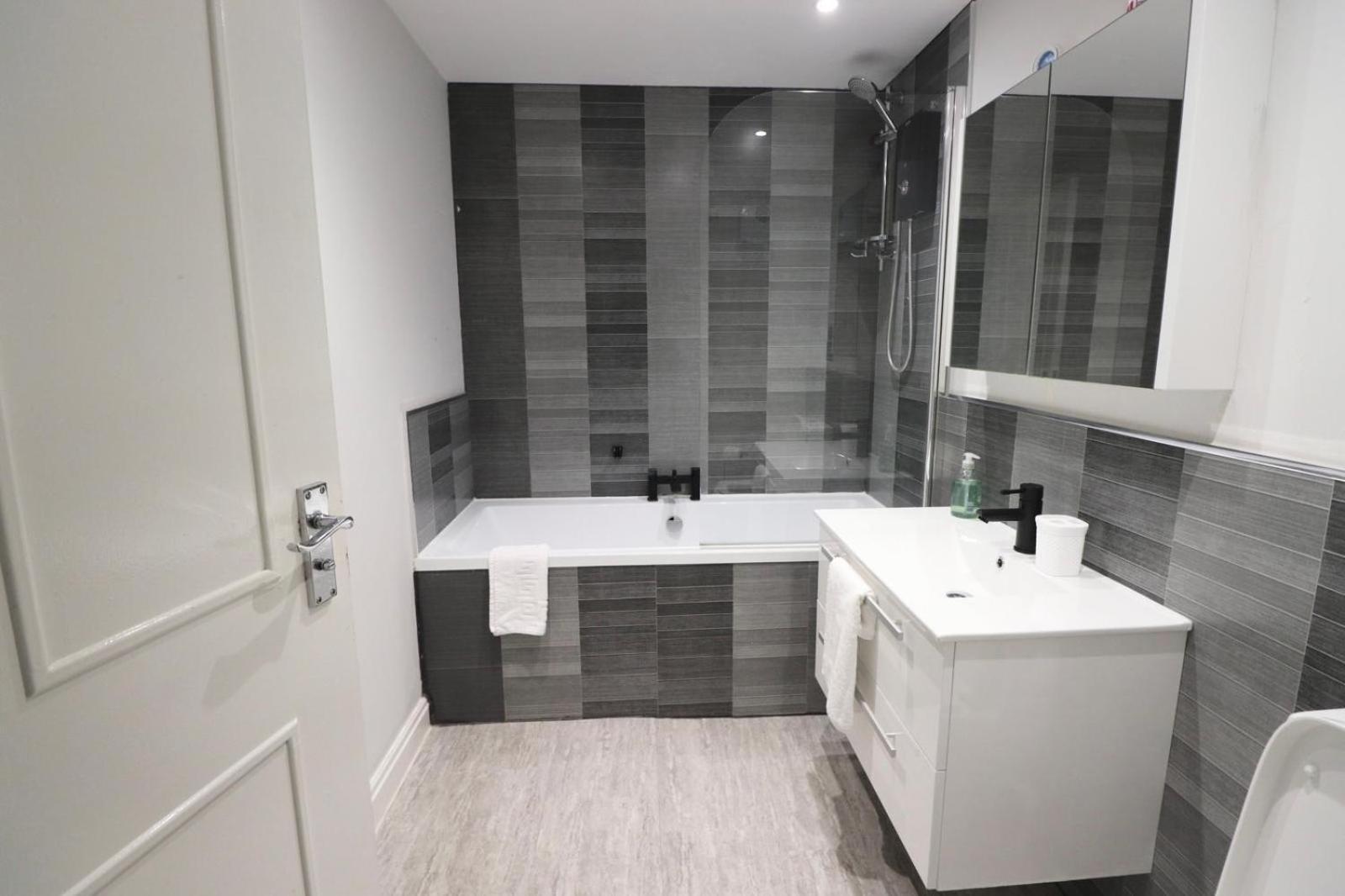 The Place By Sasco - Free Parking Apartment