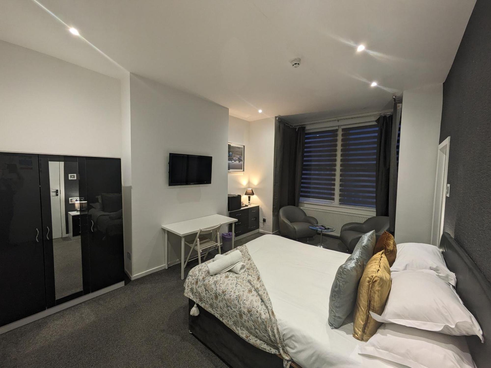 Hotel 33