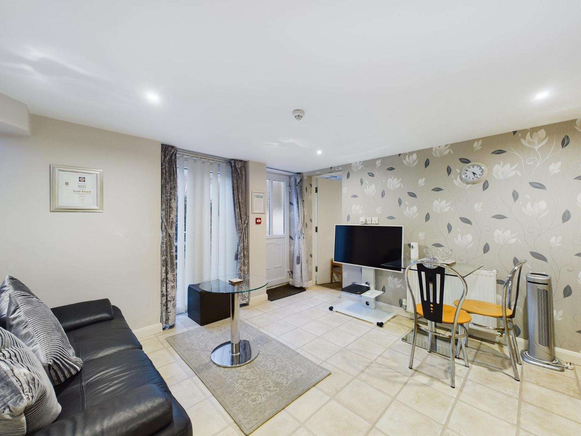 The House, Luxury Apartment