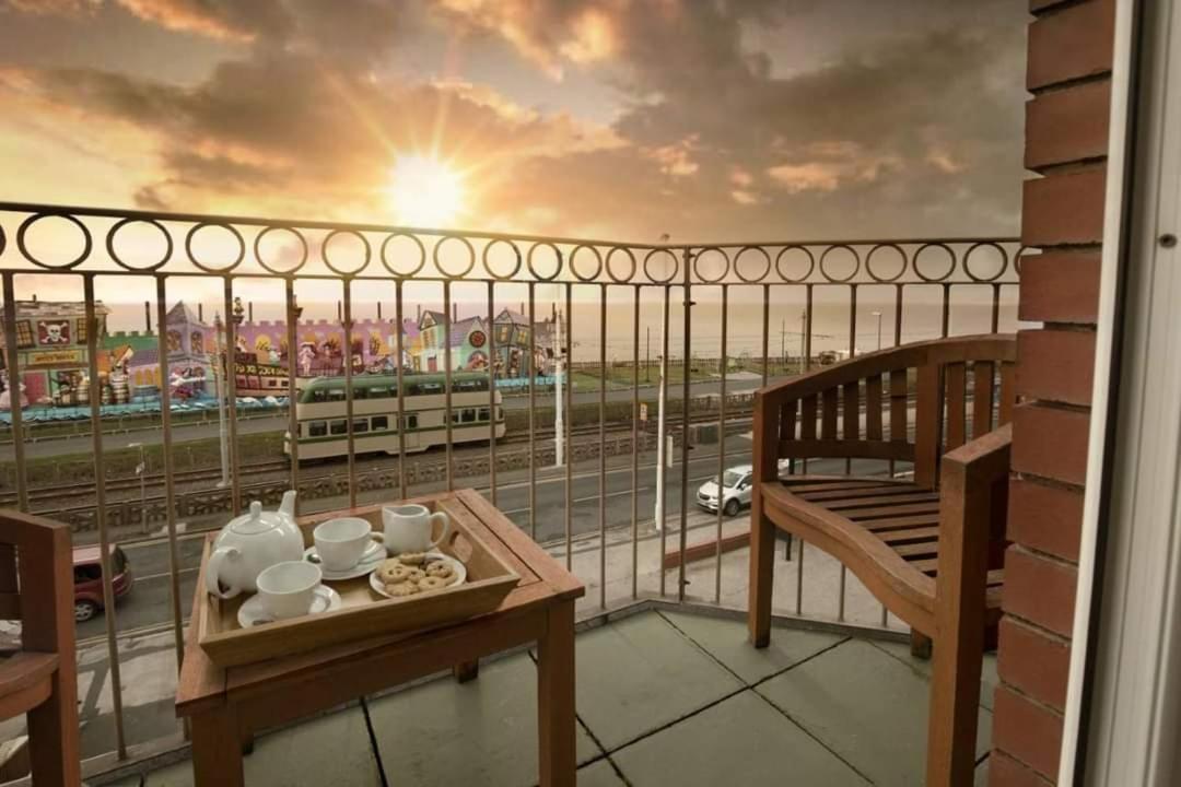 The House, Luxury Apartment *