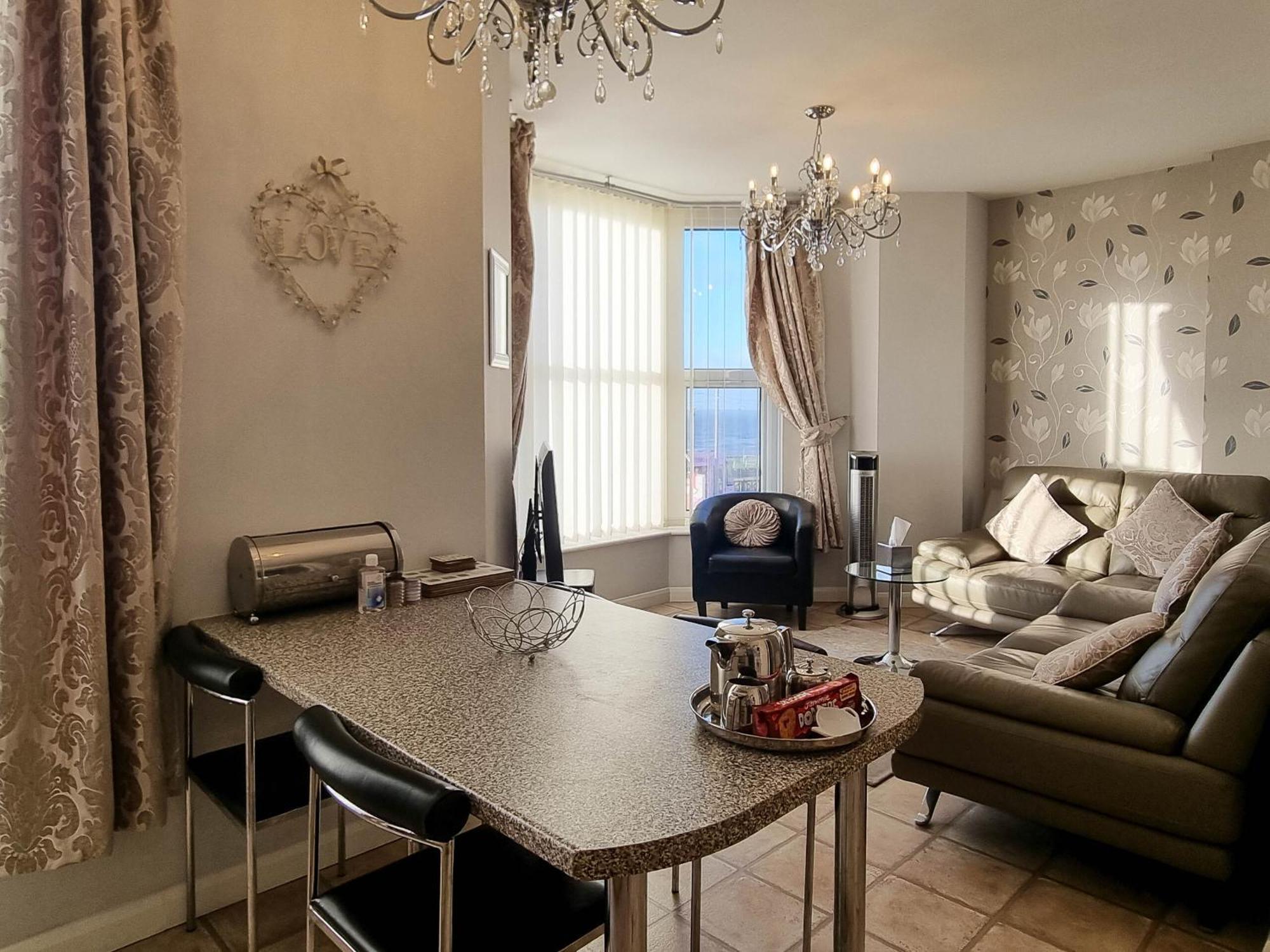 The House, Luxury Apartment *