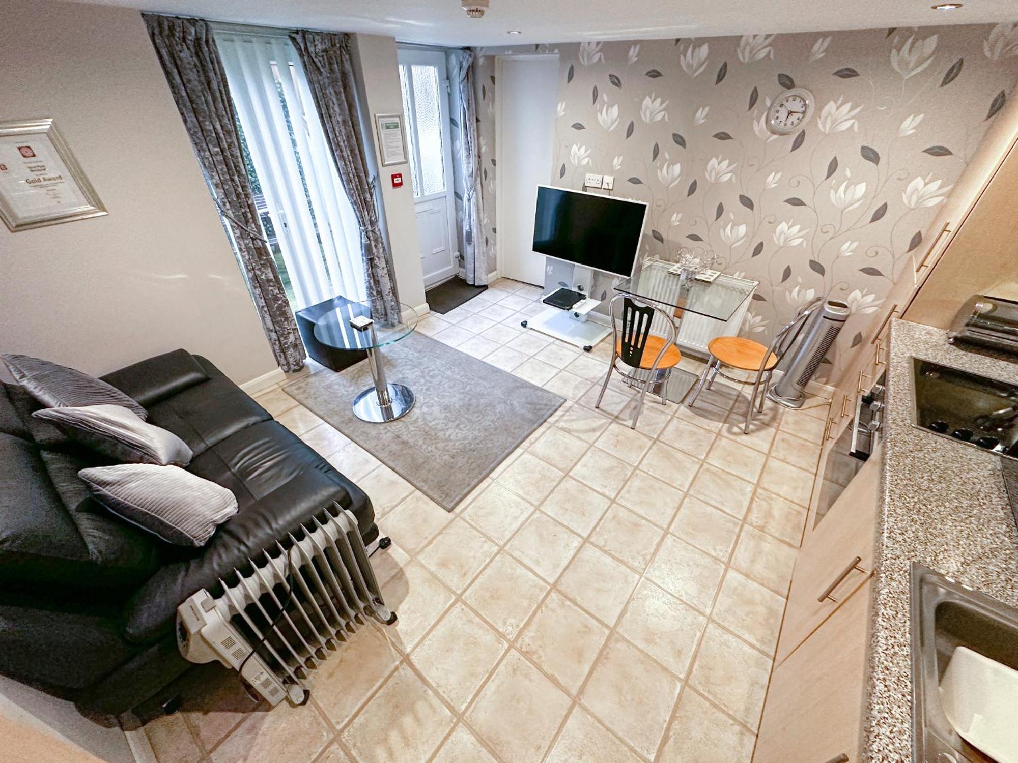 The House, Luxury *