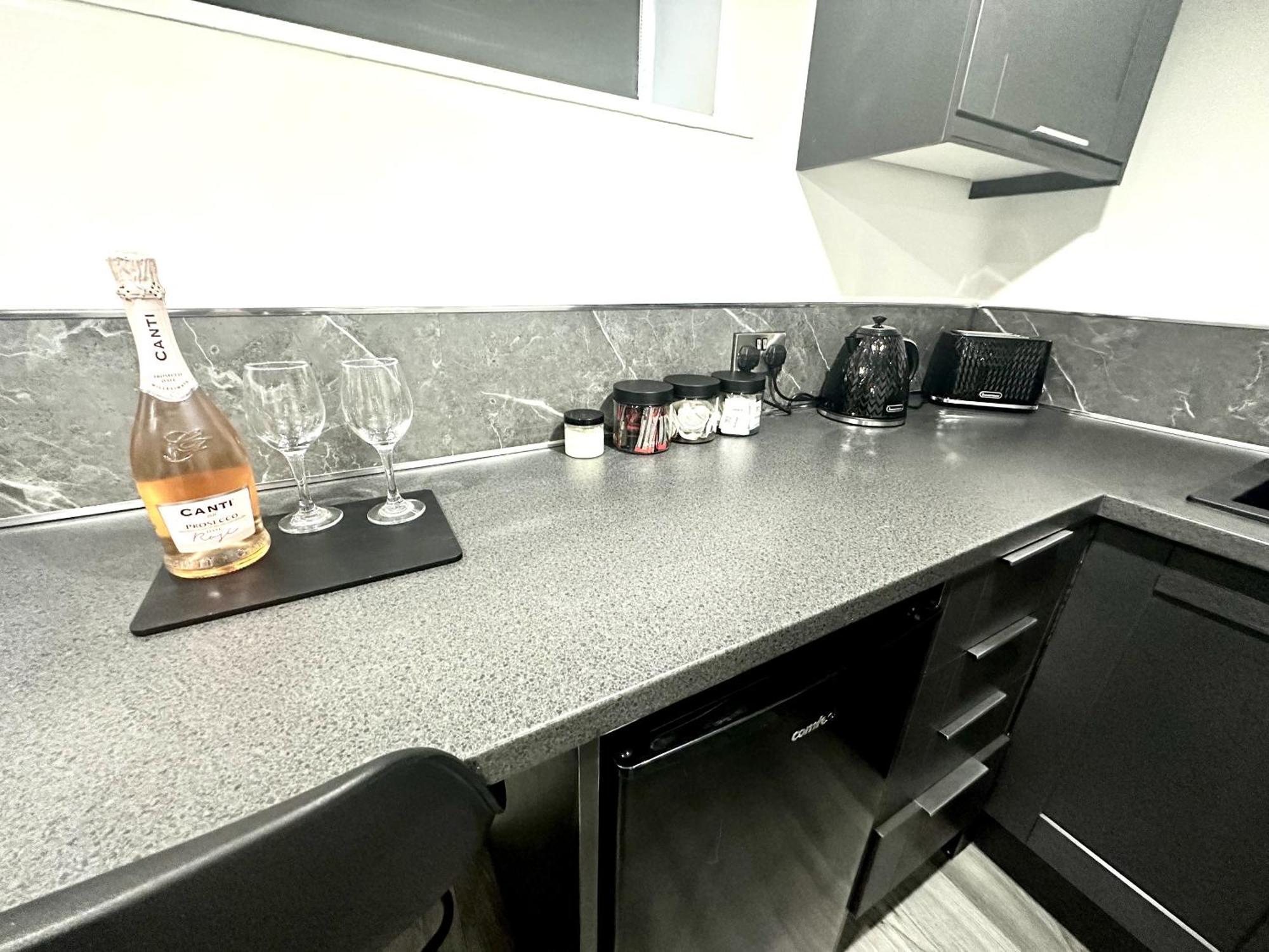 New Osborne Luxury Hottub And Jacuzzi Apartment *