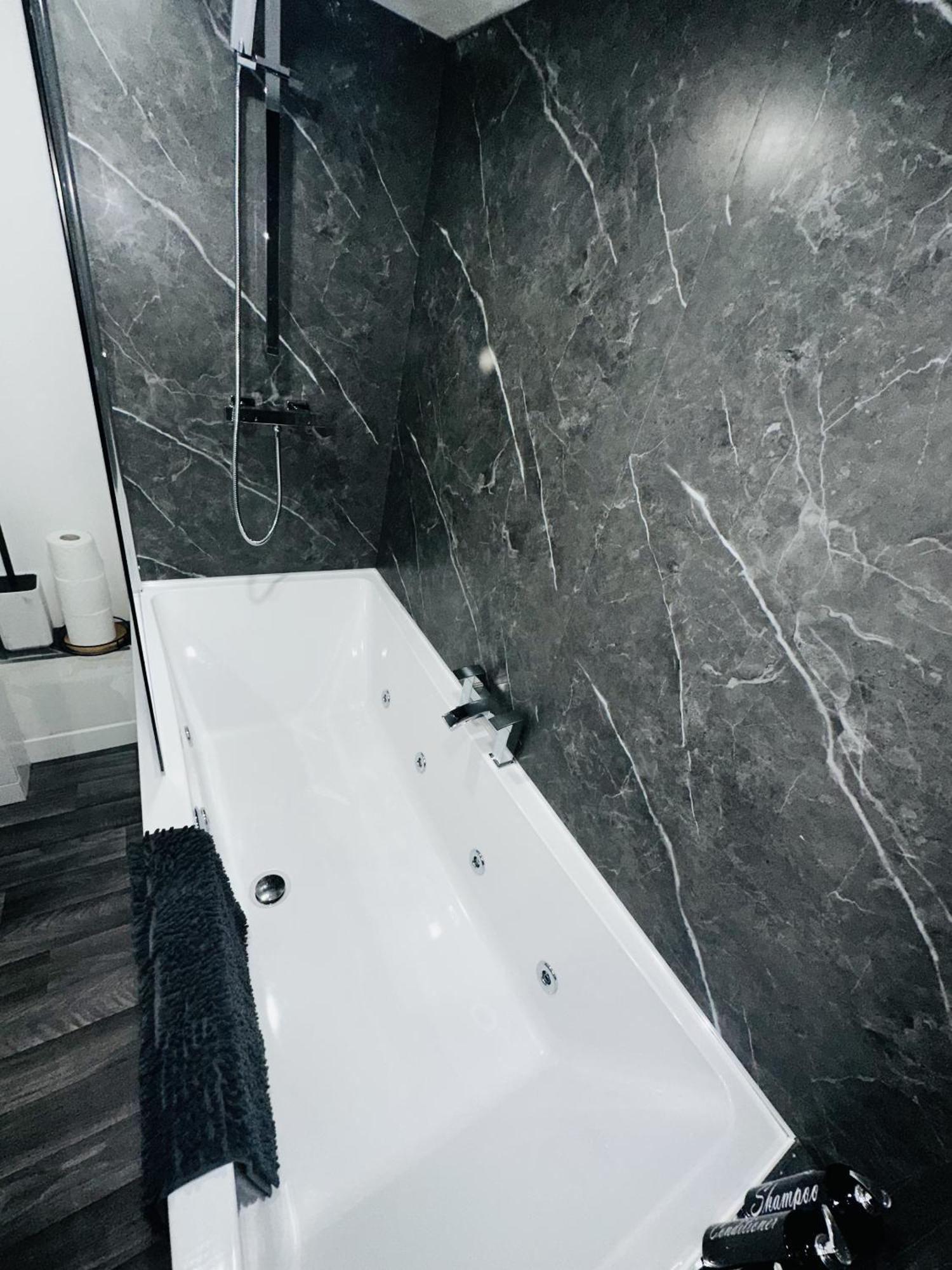 New Osborne Luxury Hottub And Jacuzzi Apartment Blackpool