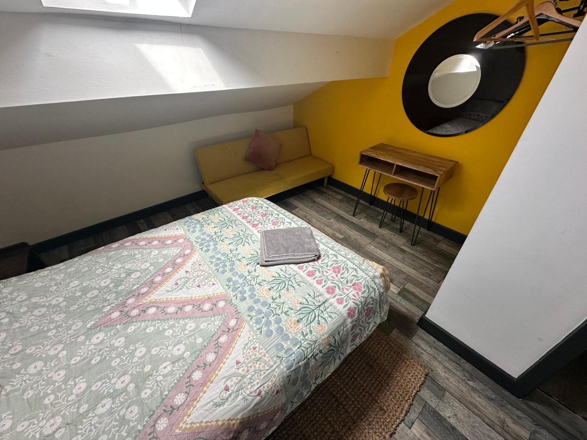 Apartment Town Center Willow - Sleeps Up To 10 - Dogs Welcome - 2 Minutes From Train Station Blackpool