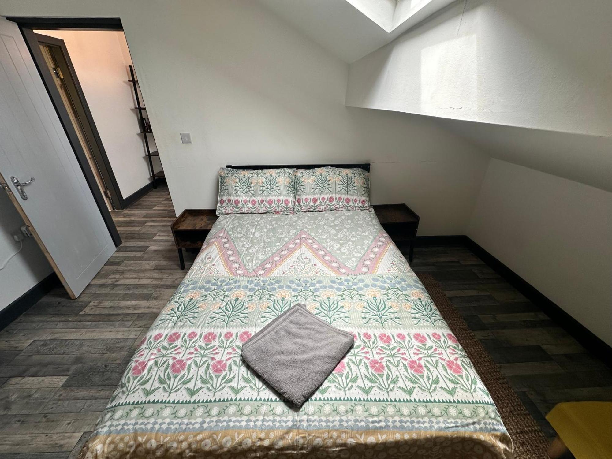 Town Center Willow - Sleeps Up To 10 - Dogs Welcome - 2 Minutes From Train Station Blackpool