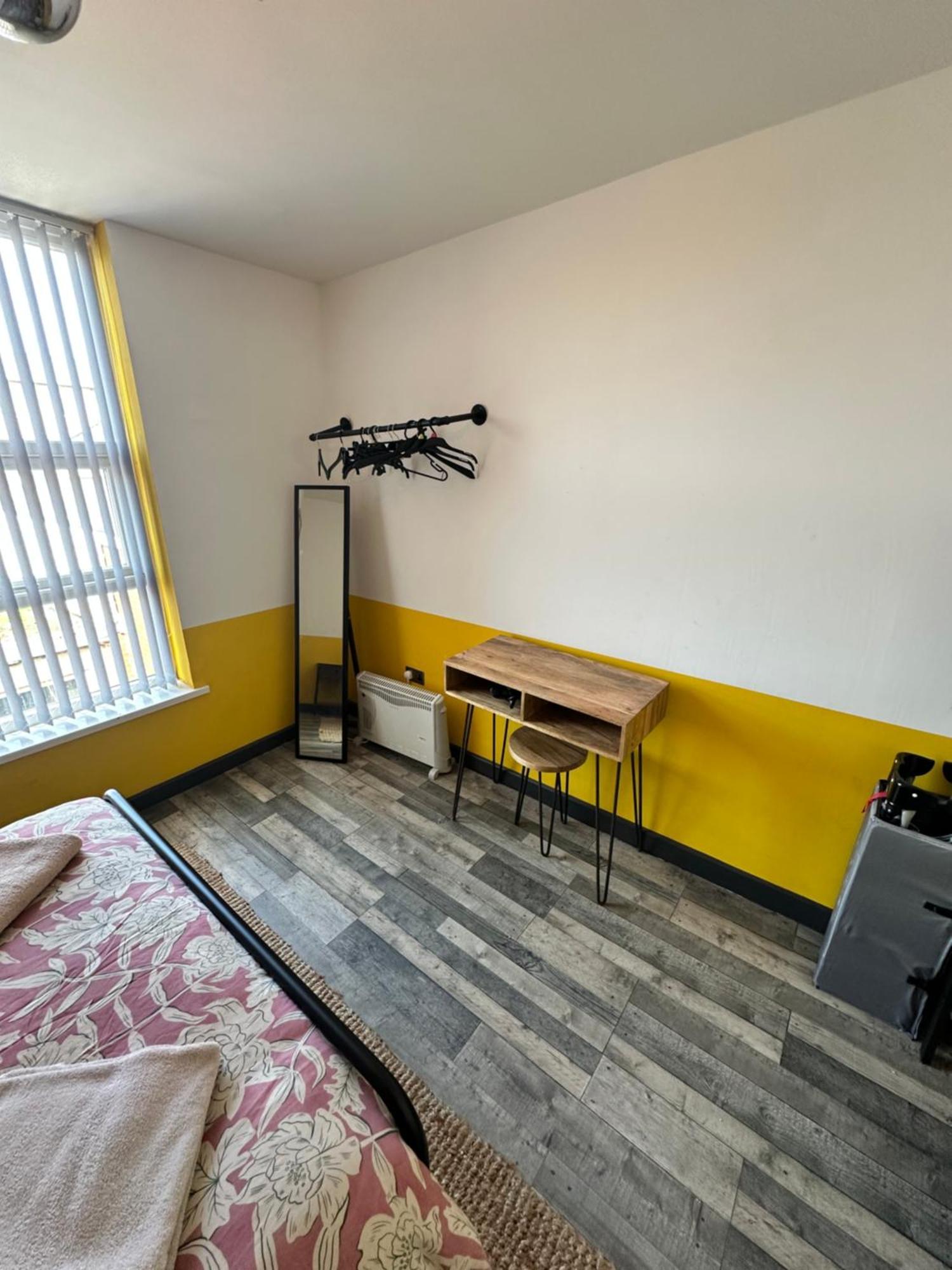 Apartment Town Center Willow - Sleeps Up To 10 - Dogs Welcome - 2 Minutes From Train Station Blackpool