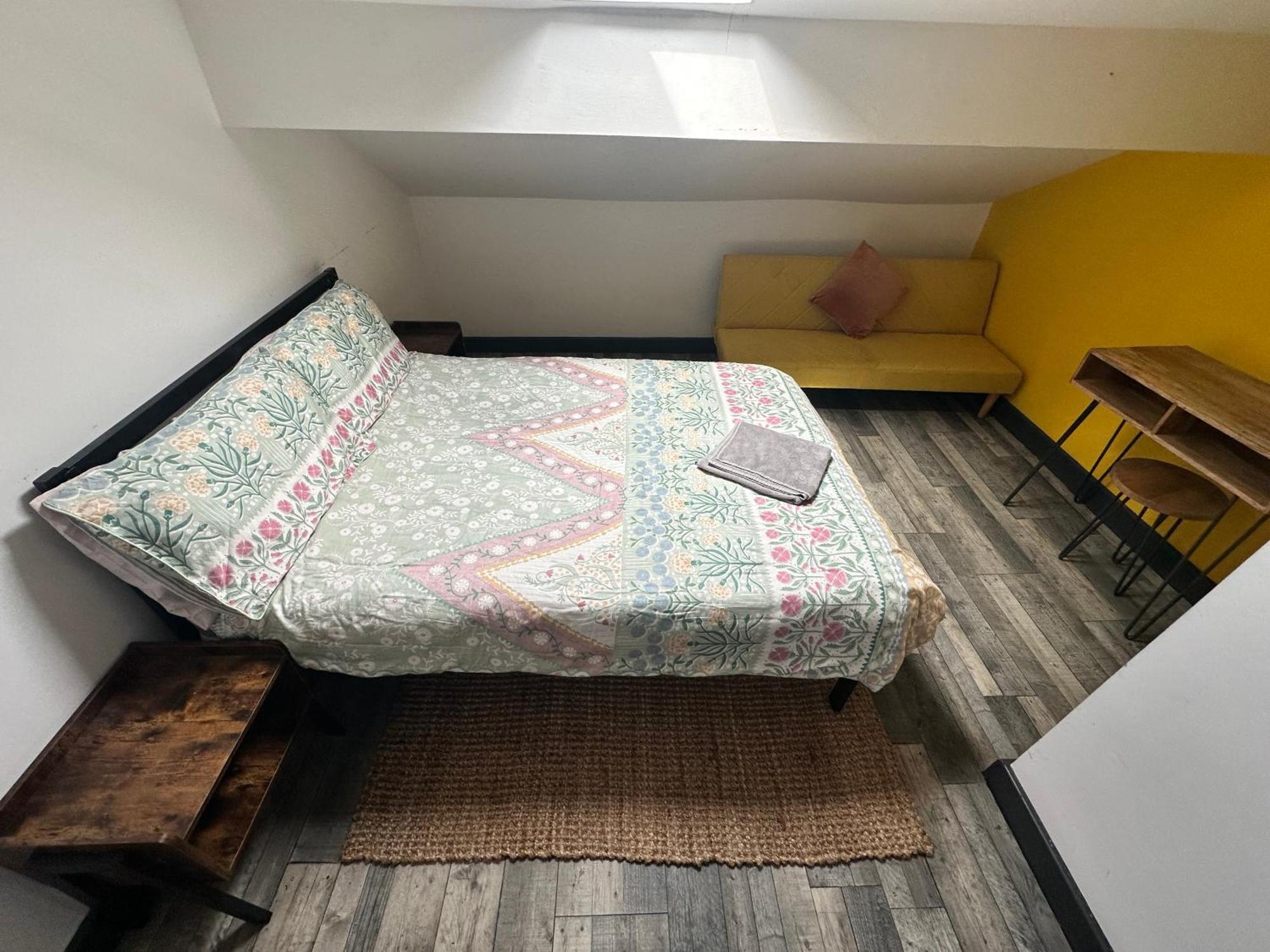 Apartment Town Center Willow - Sleeps Up To 10 - Dogs Welcome - 2 Minutes From Train Station *