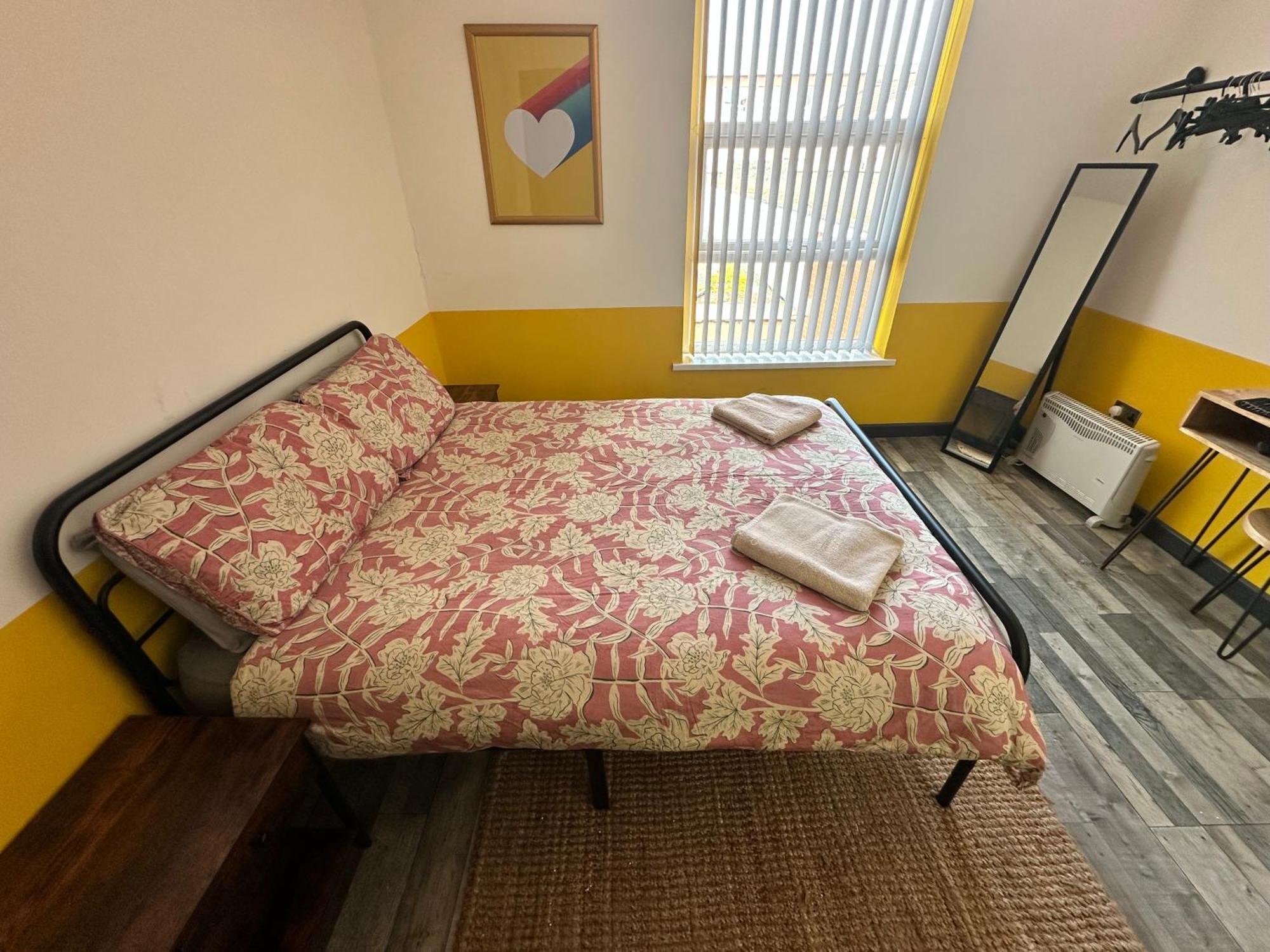 Apartment Town Center Willow - Sleeps Up To 10 - Dogs Welcome - 2 Minutes From Train Station Blackpool