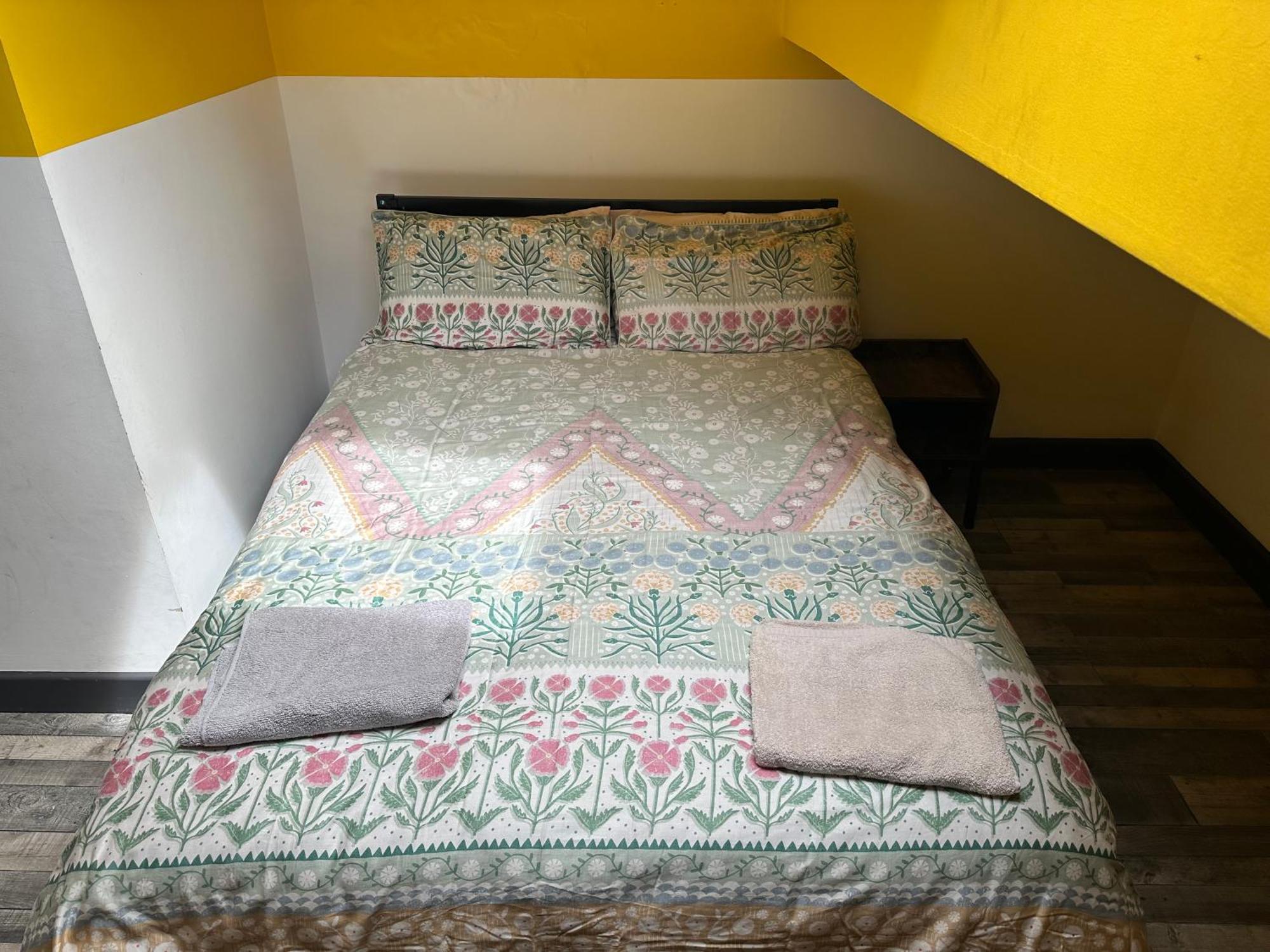 Town Center Willow - Sleeps Up To 10 - Dogs Welcome - 2 Minutes From Train Station *