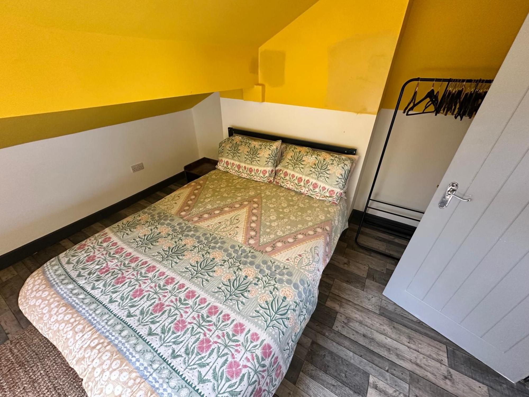 Town Center Willow - Sleeps Up To 10 - Dogs Welcome - 2 Minutes From Train Station * Blackpool