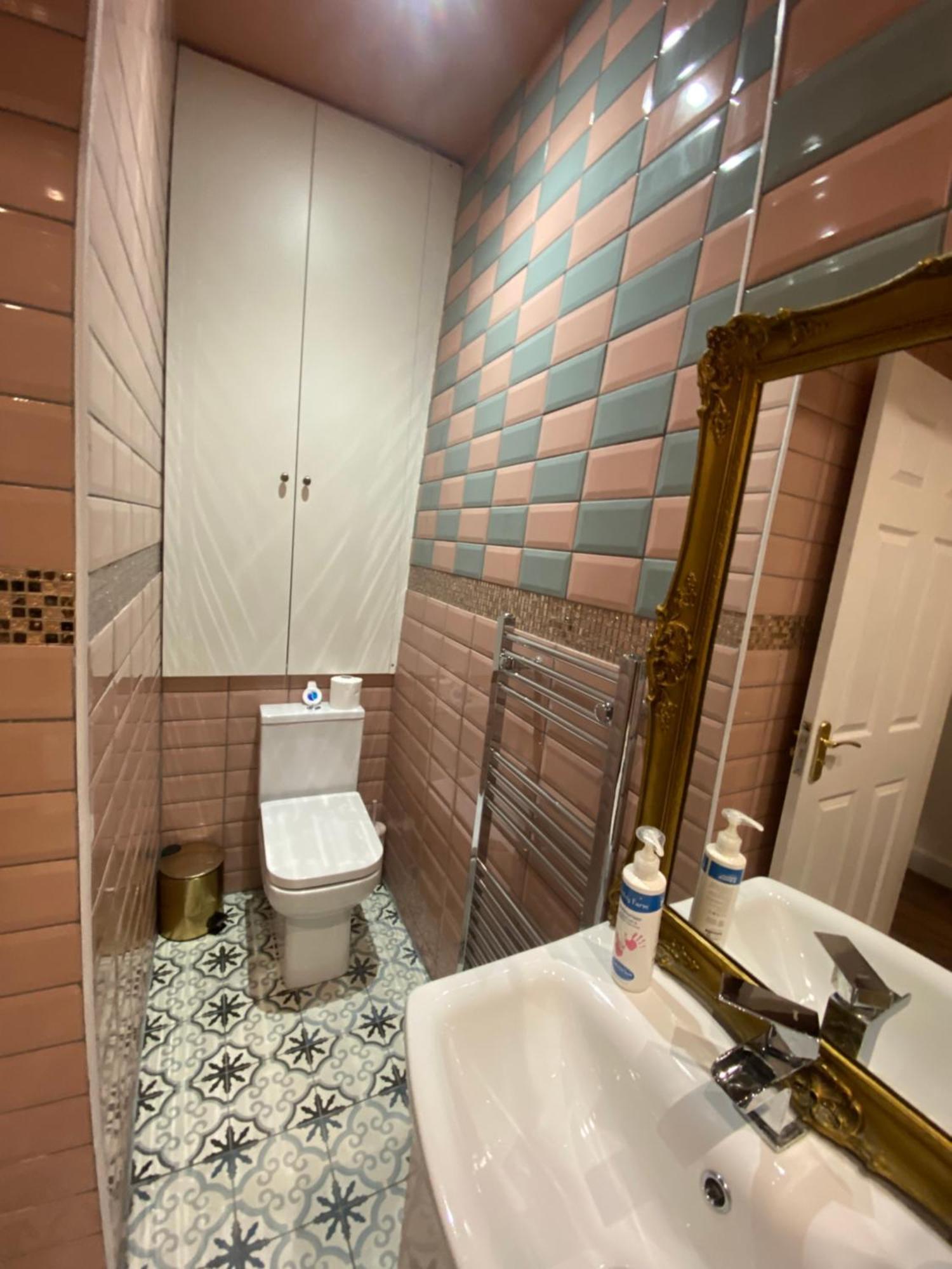 New 2 Bedroom Flat In Apartment *