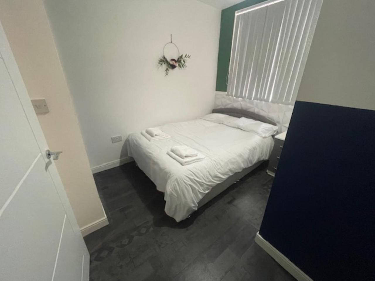 Bond Street Apartment, Sleeps 7 Blackpool