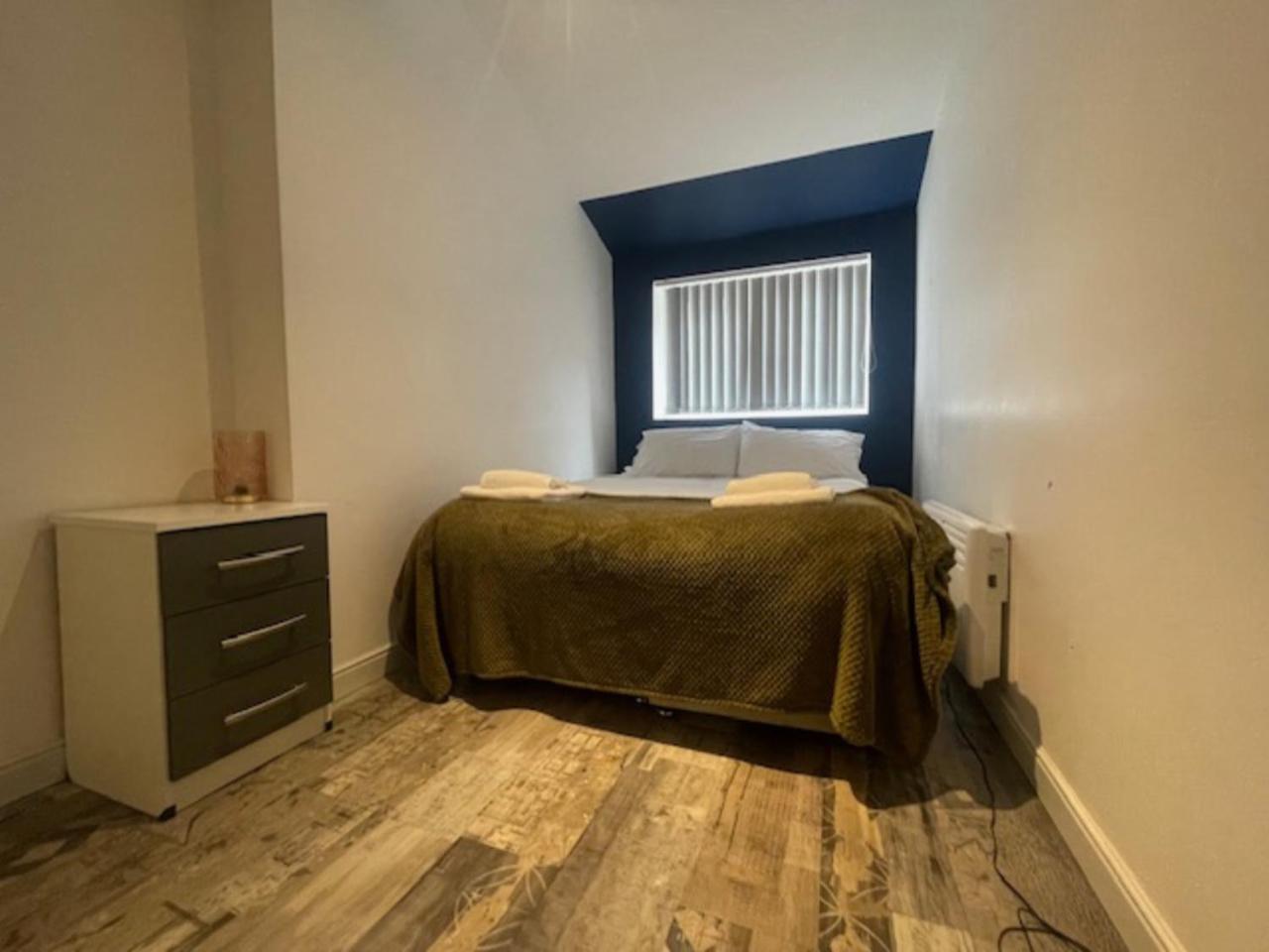 Bond Street Apartment, Sleeps 7