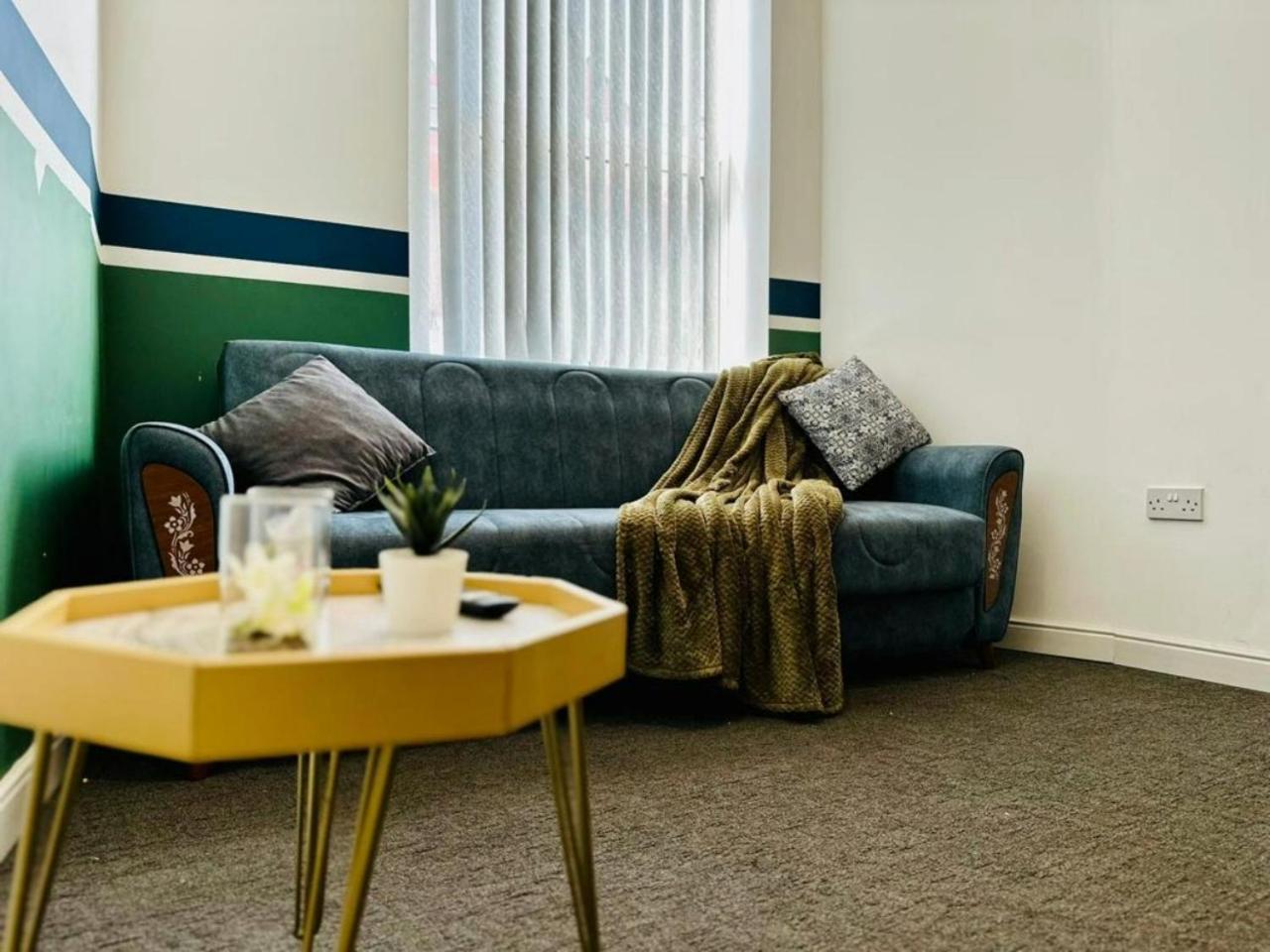 Apartment Bond Street Apartment, Sleeps 7 Blackpool